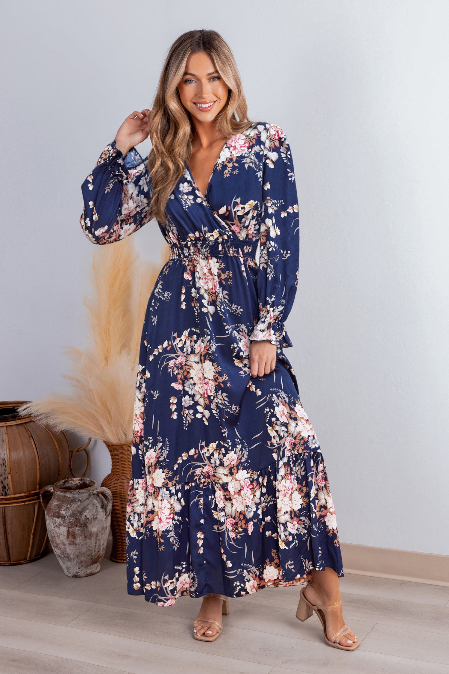 Lange Ärmel Gesmoktes Florales Maxi-Wickelkleid