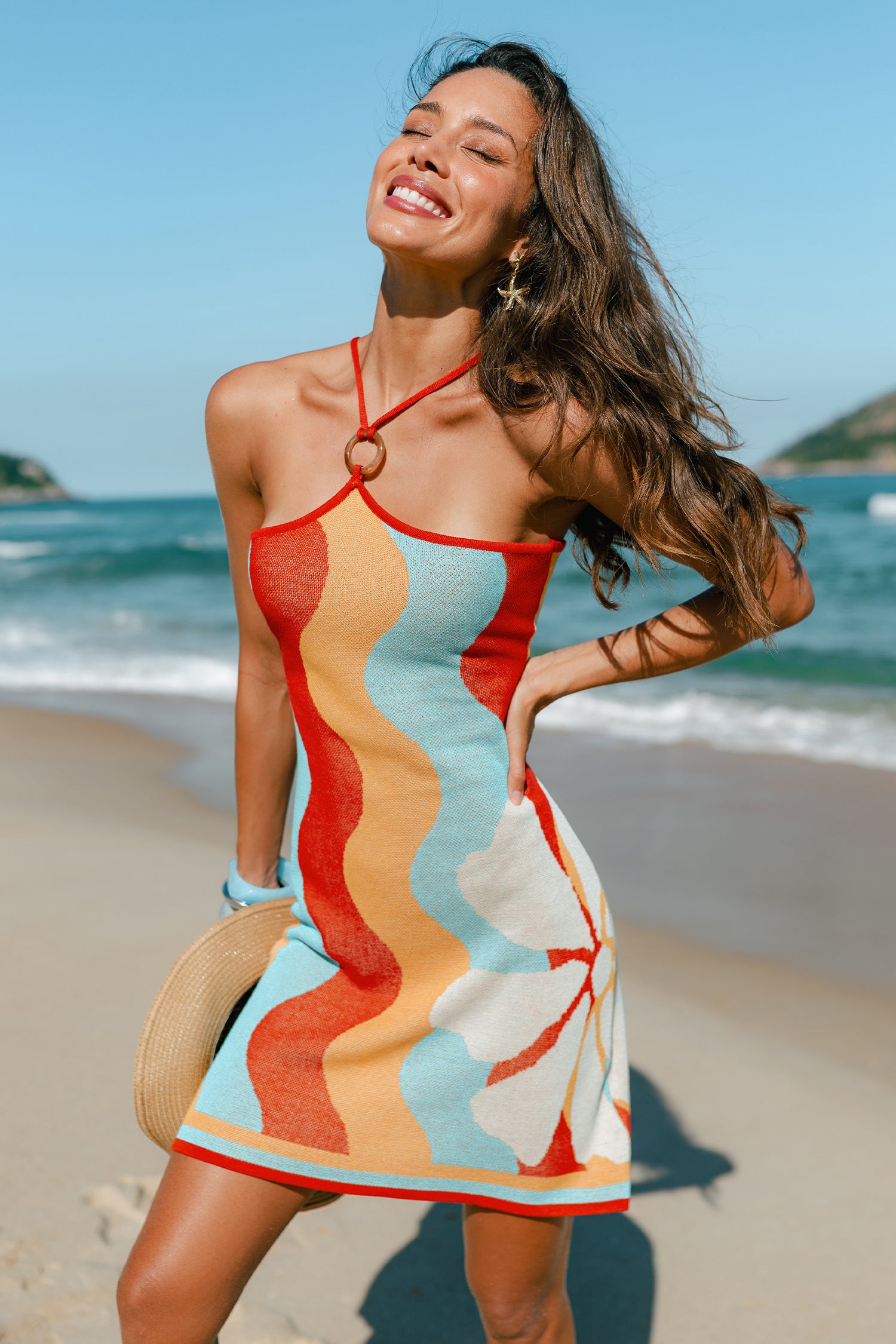 Multicolored Mini-Strandkleid mit hochgeschlossenem Ausschnitt