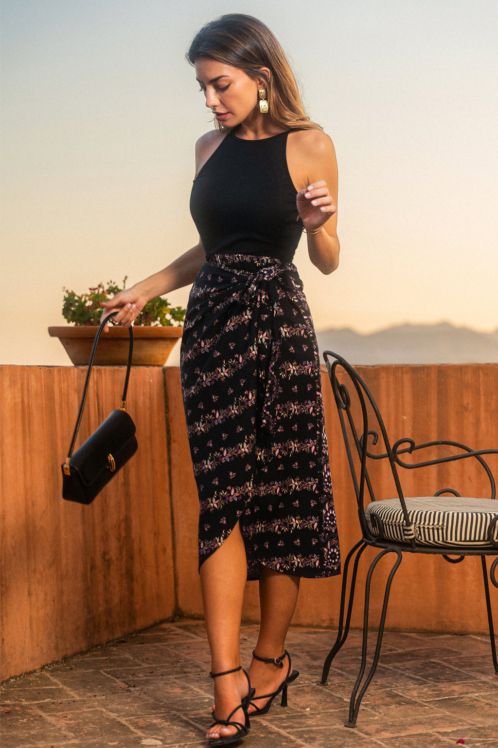 Hoher Ausschnitt Midi-Kleid mit Blumenmuster und Taillengürtel
