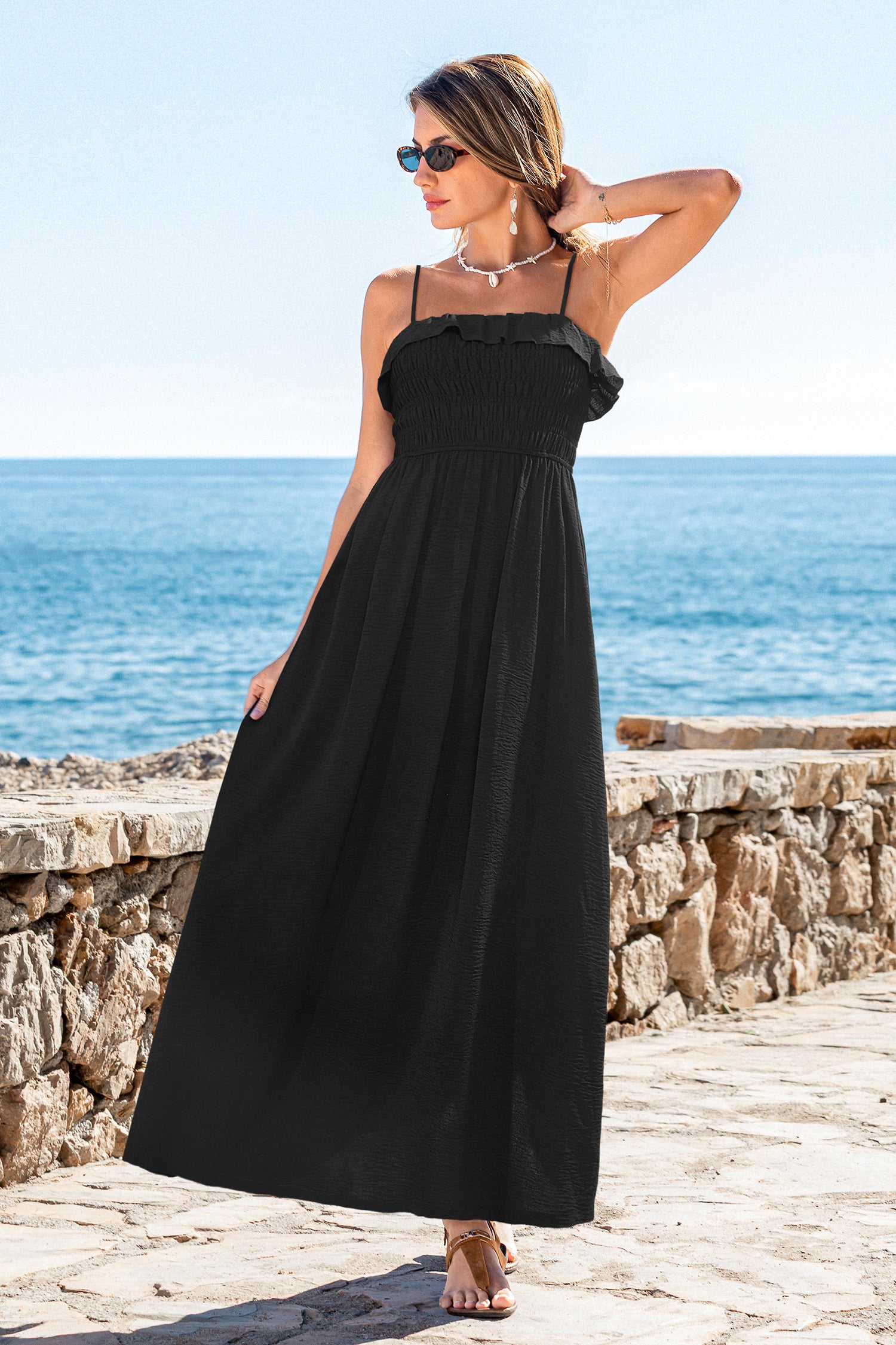 Schwarzes Gesmoktes Maxi-Trägerkleid