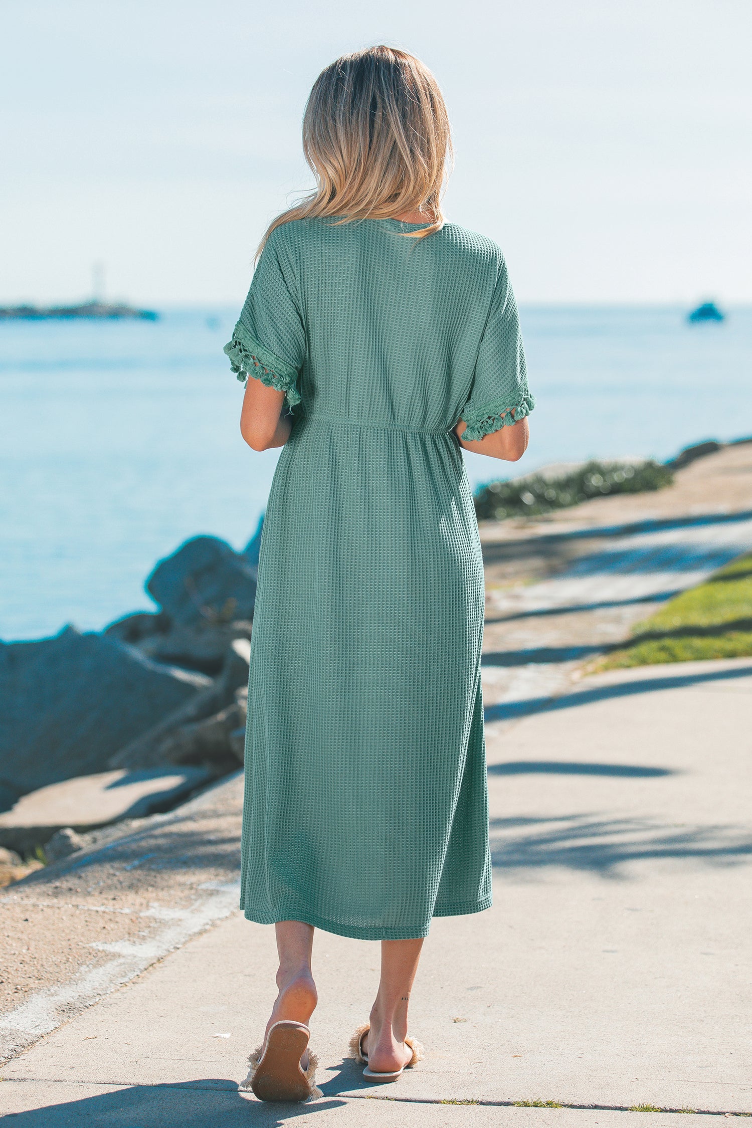 Grünes Kurzarm Maxi-Strandkleid mit Spitzenbesatz