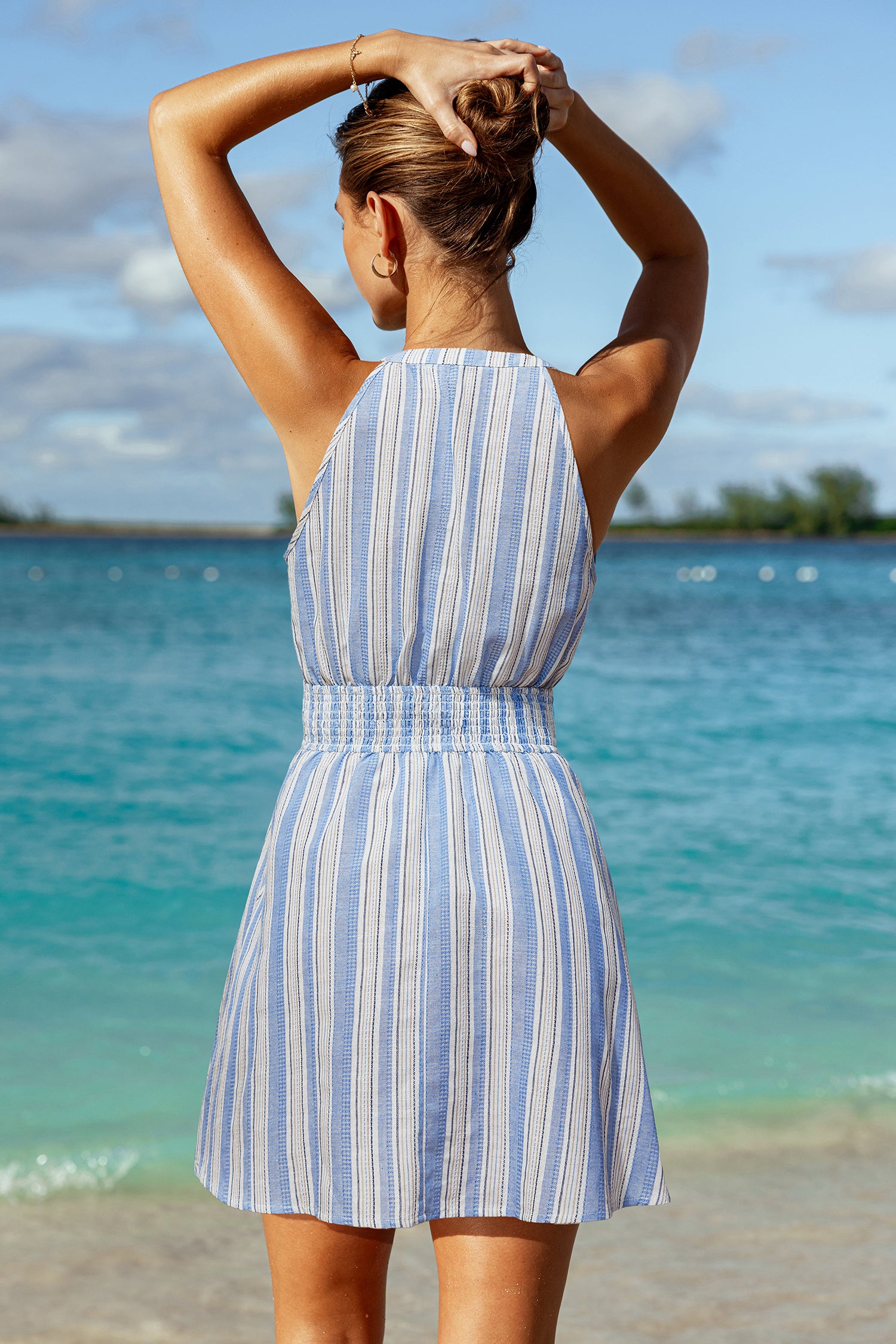 Gestreiftes Ärmelloses Gesmokter Bund Mini-Sommerkleid
