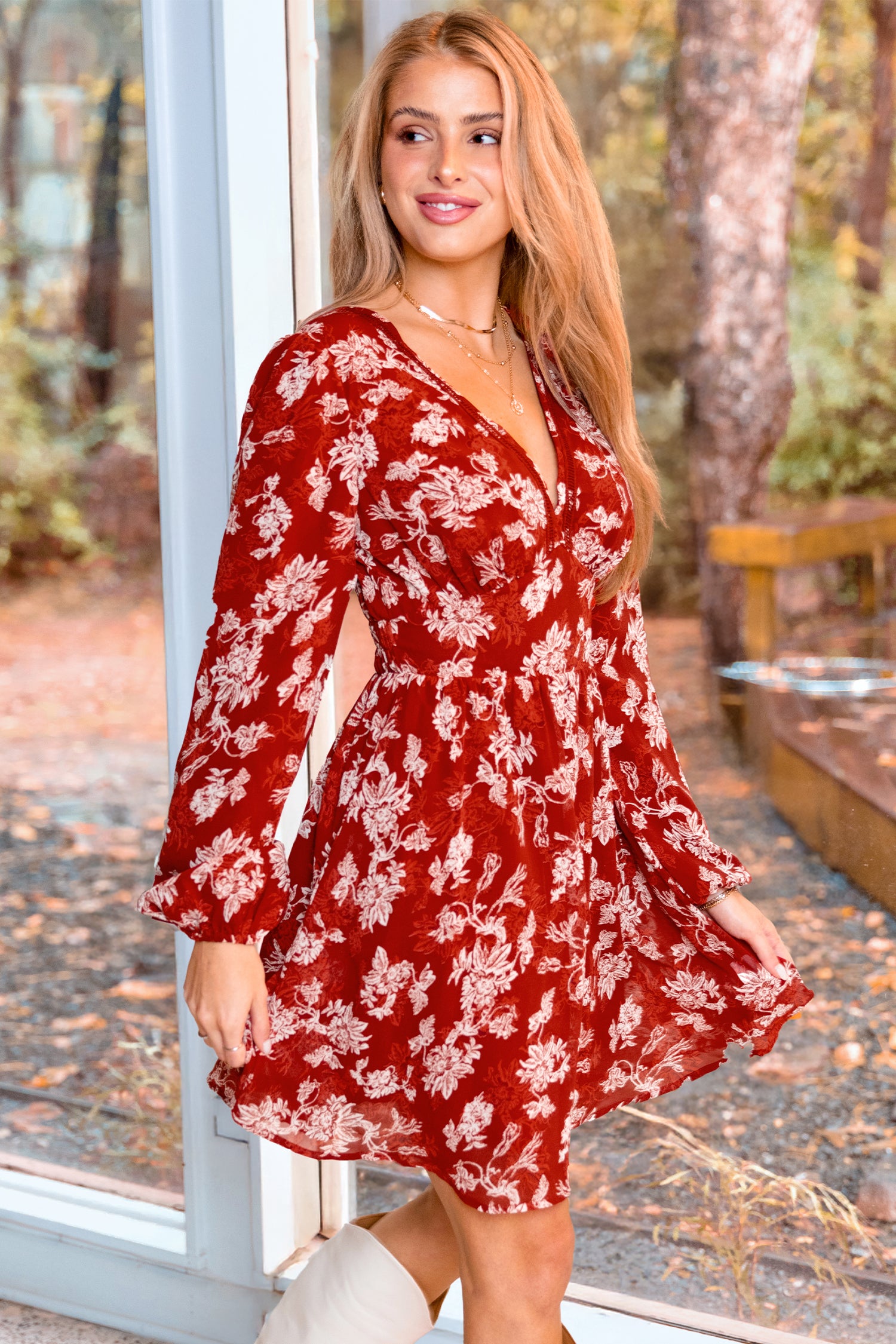 Rotes Geblümtes V-Ausschnitt Minikleid