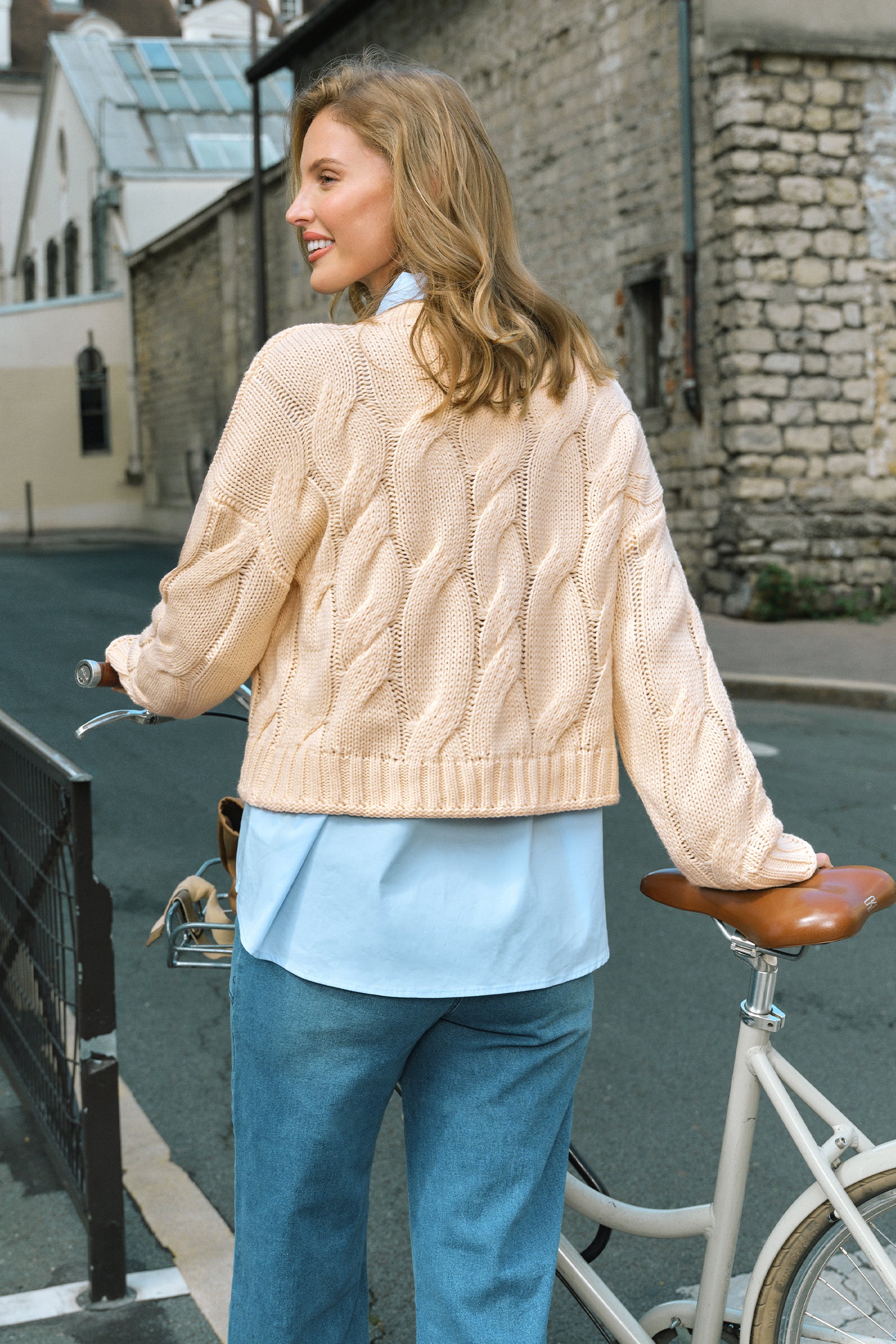 Cremefarbener Pullover