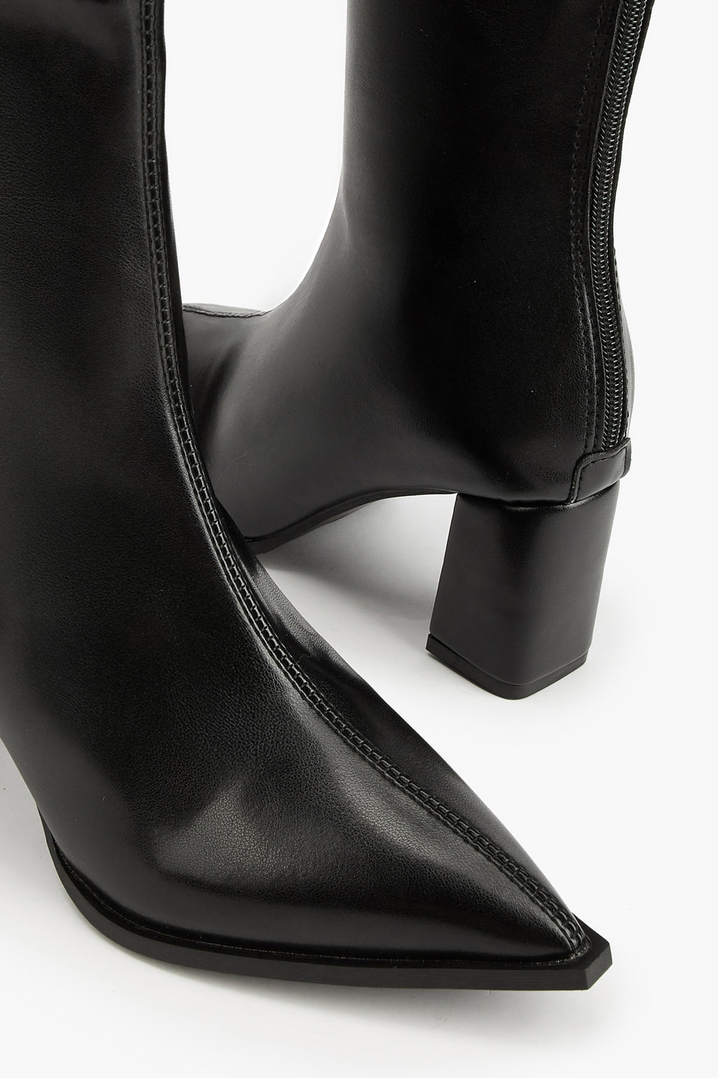 Schwarze Knöchelstiefel