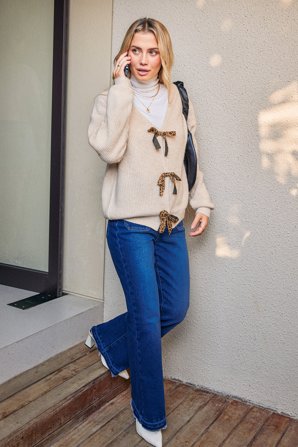 Beiger Pullover mit Bindedetail vorn