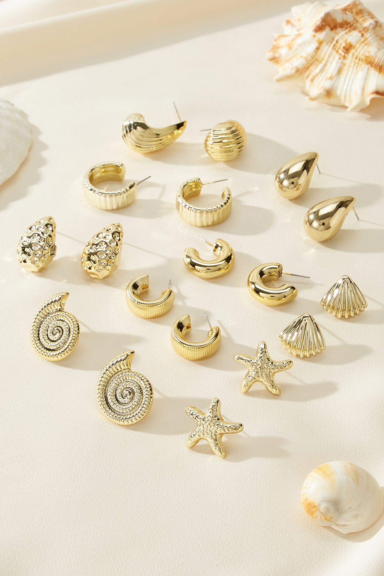 Goldenes Ohrring-Set