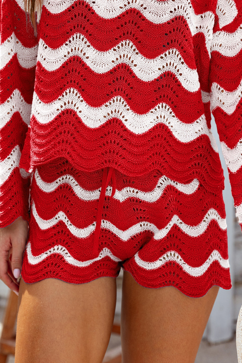 Rot Gestreifte Strick-Strandshorts mit Bogensaum