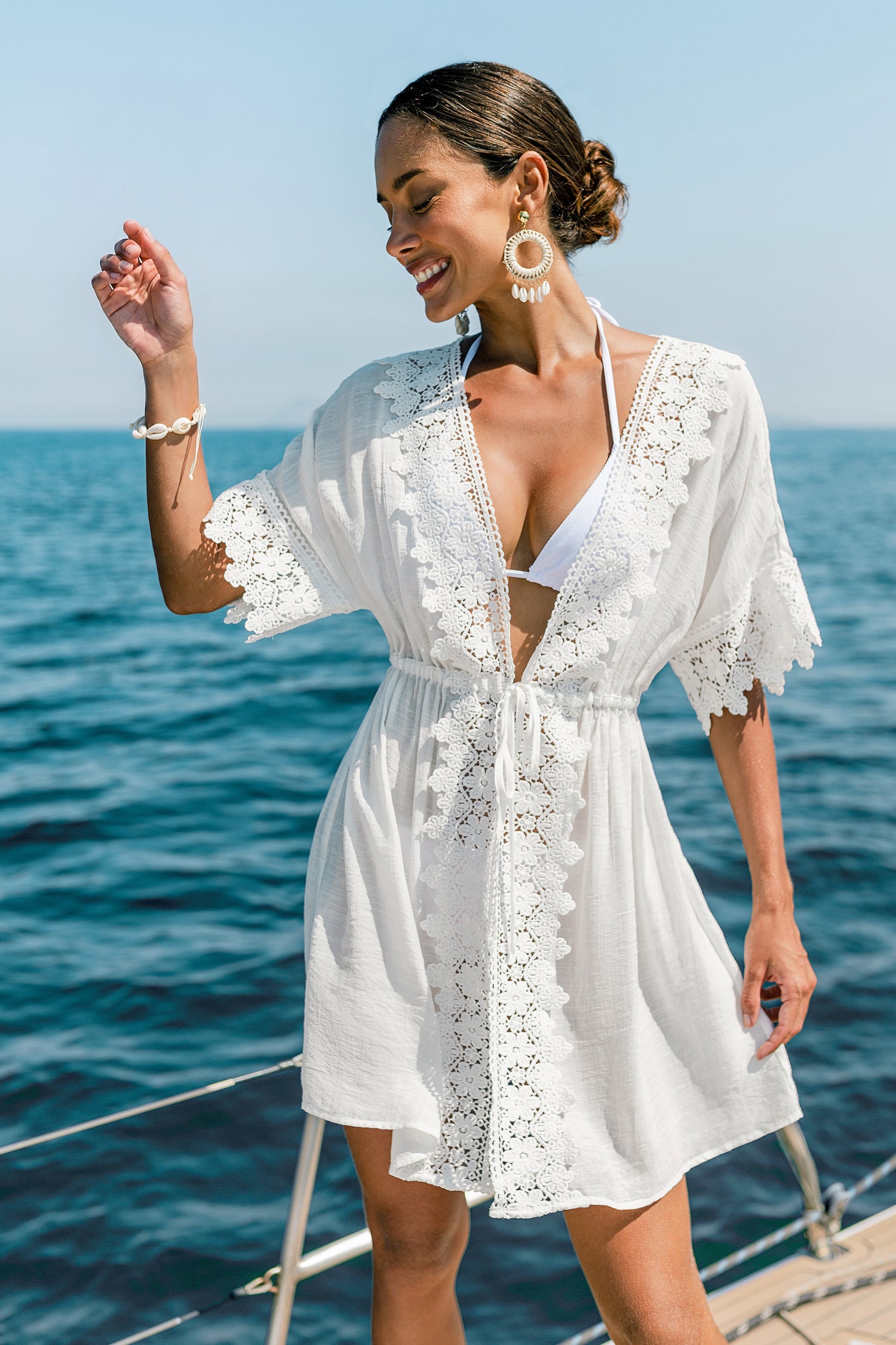 Weißes Kurzarm Tiefer Ausschnitt Mini-Strick-Strandkleid