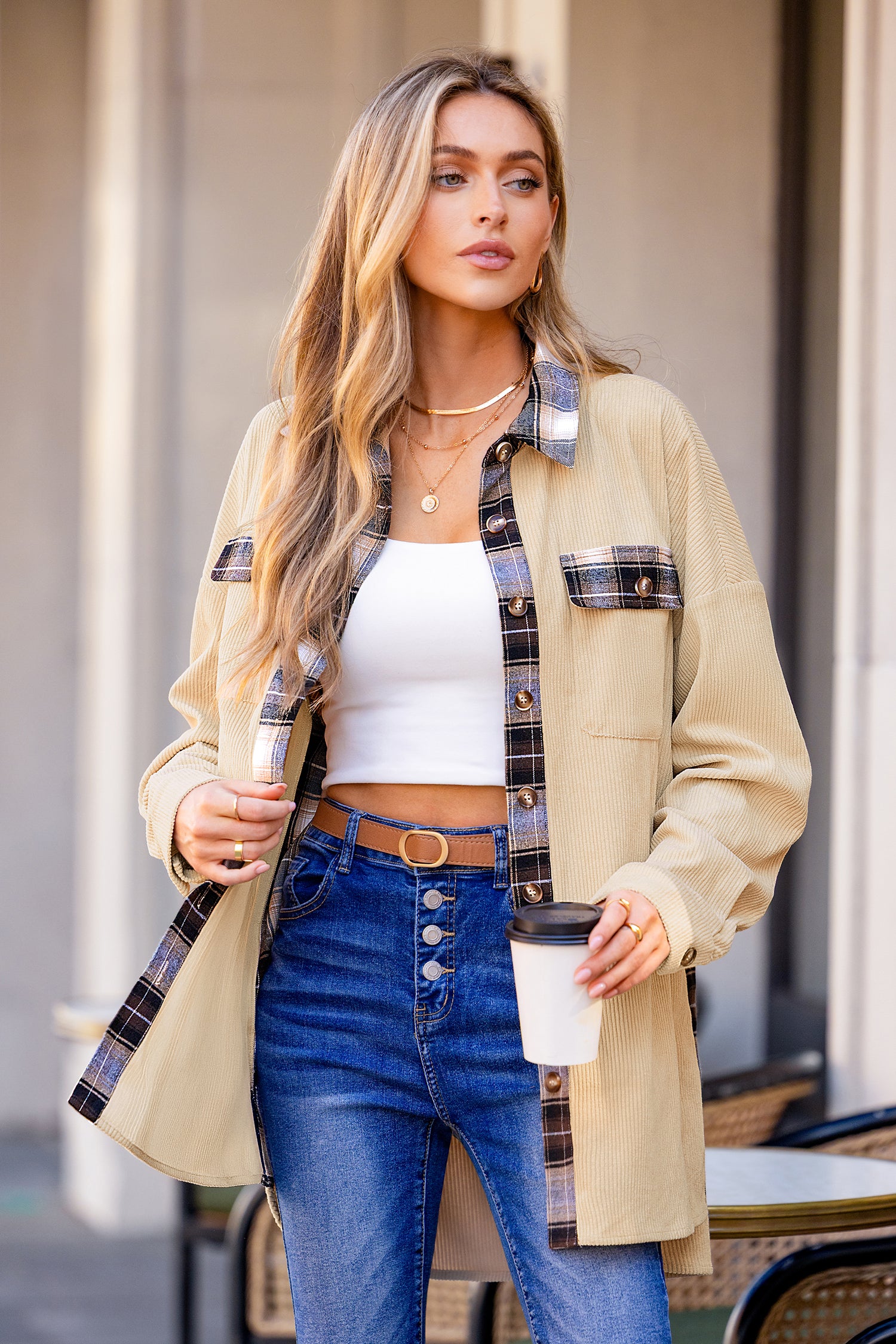 Beige Jacke mit Taschen