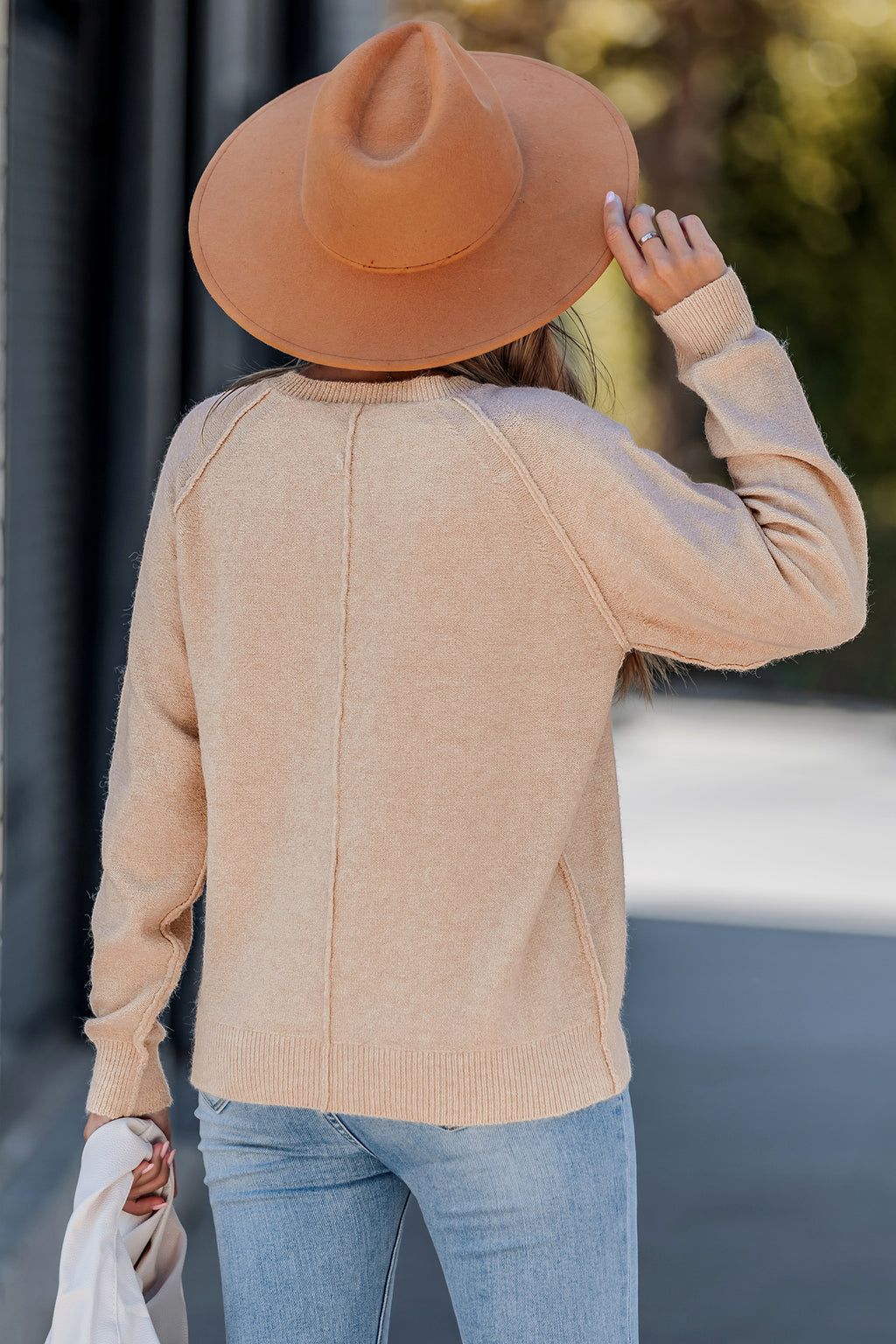 Beiger Rundhals Pullover mit Knopfleiste vorne