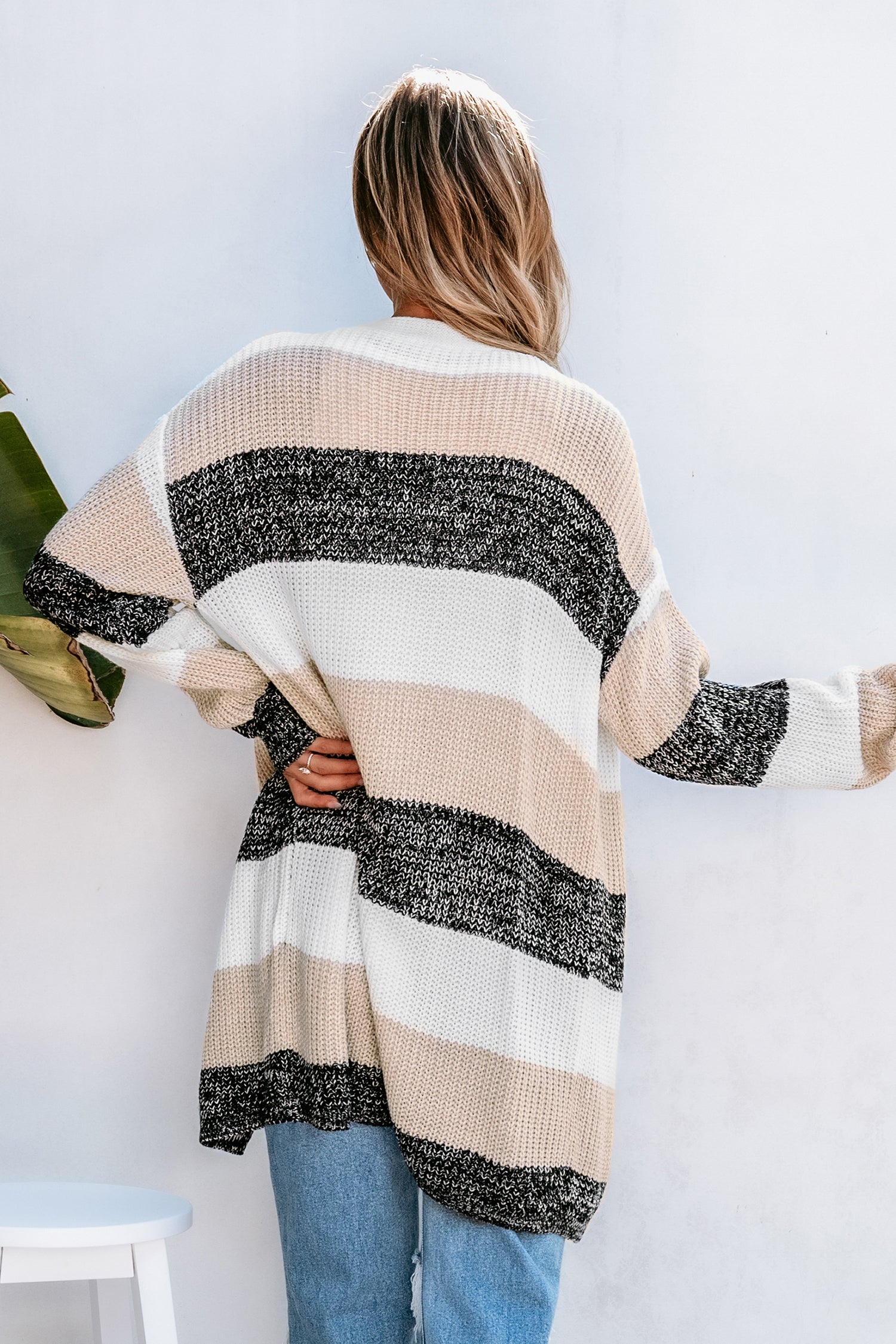 Gestreifte langärmelige Strickjacke mit offener Vorderseite