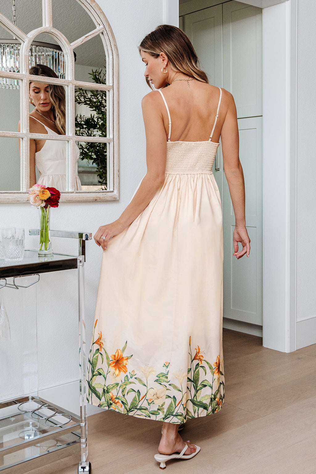 Beiges V-Ausschnitt Maxikleid mit Blumenmuster