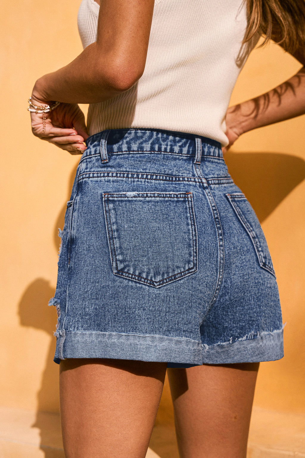 Blaue Jeansshorts in Used-Optik