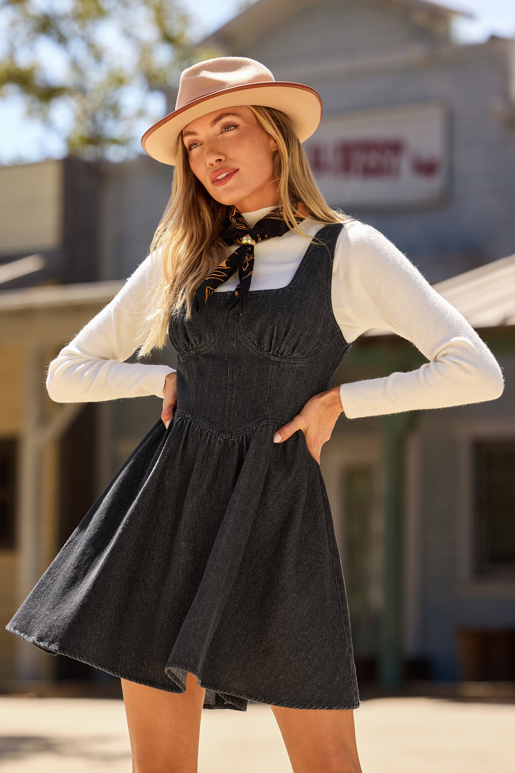Graues Quadratischer Ausschnitt Ärmelloses Minikleid