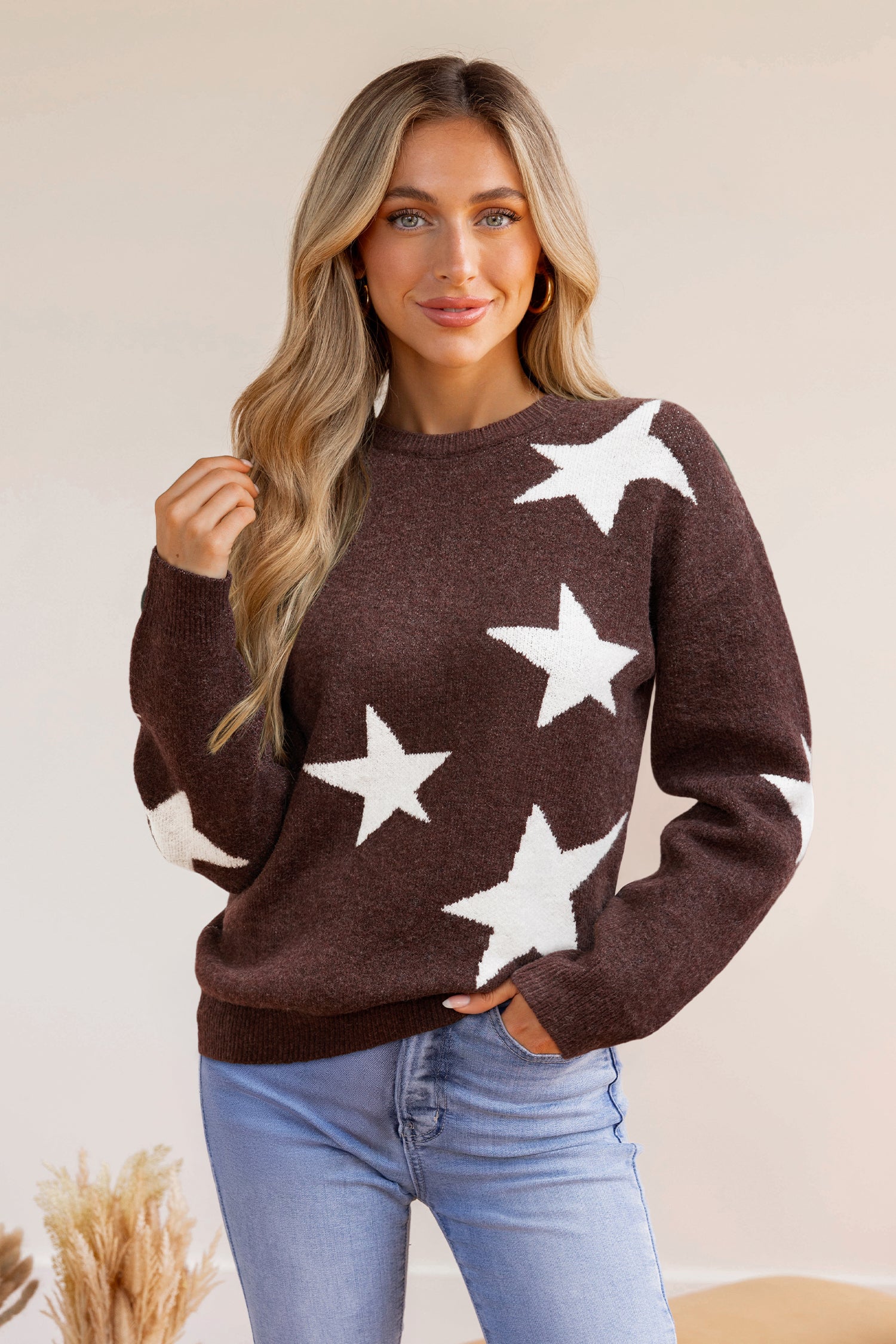 Brauner Rundhals Pullover mit Sternenprint