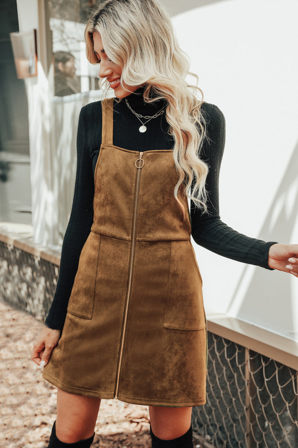 Orange Kunstlederkleid mit O-Ring-Reißverschluss