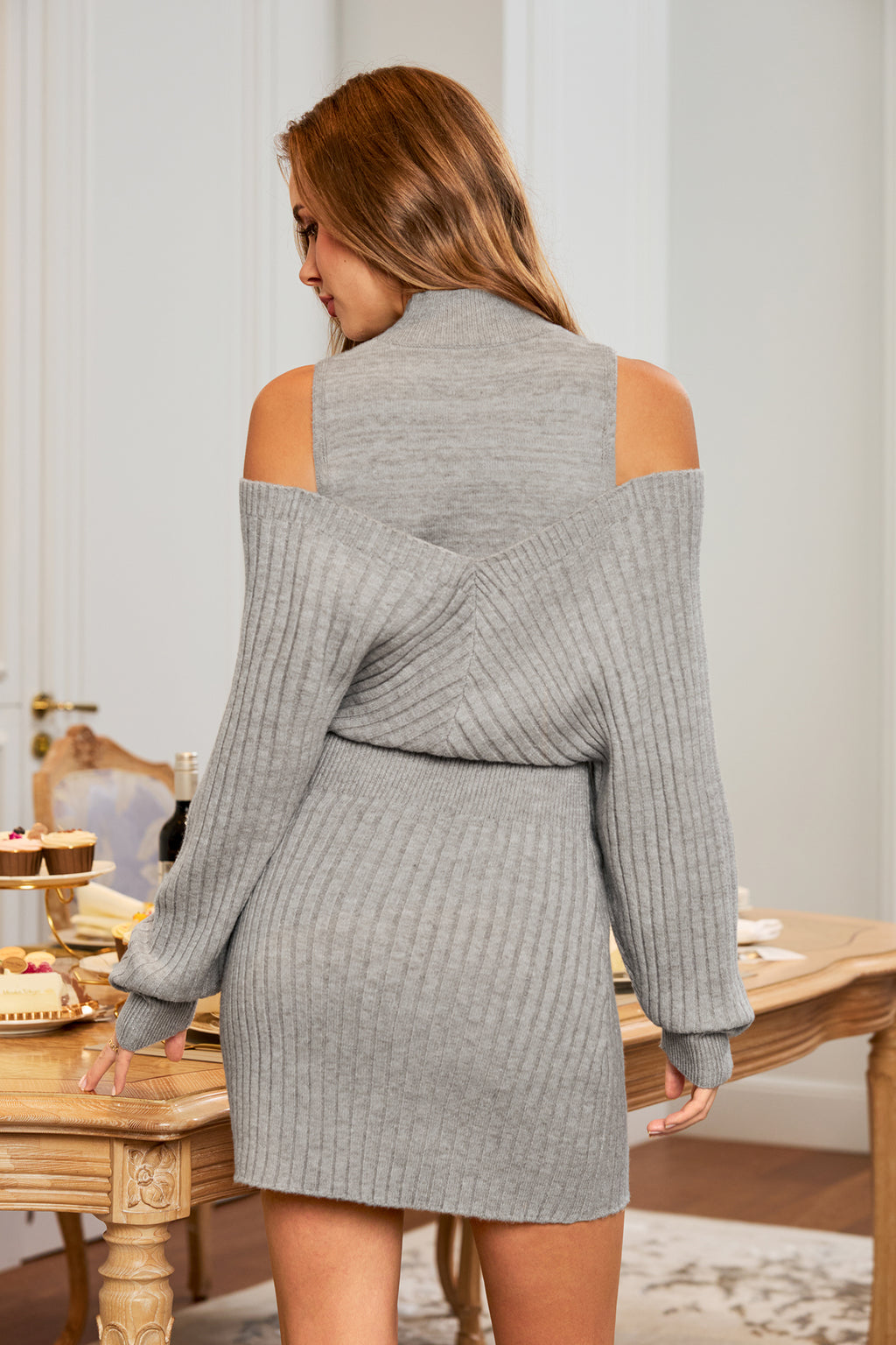Graues Hoher Ausschnitt Strickkleid mit Cut-outs
