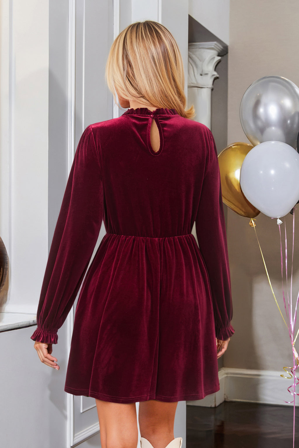 Rotes Mini-Samtkleid mit Puffärmeln