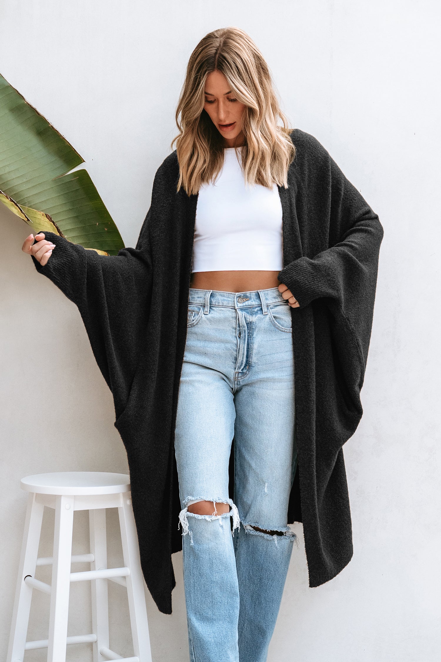 Schwarze Strickjacke mit offenen Dolman-Ärmeln
