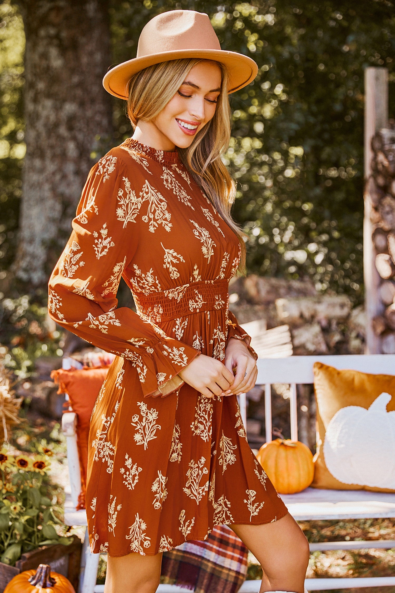 Floral-Minikleid mit Blousonärmeln in gebranntem Orange