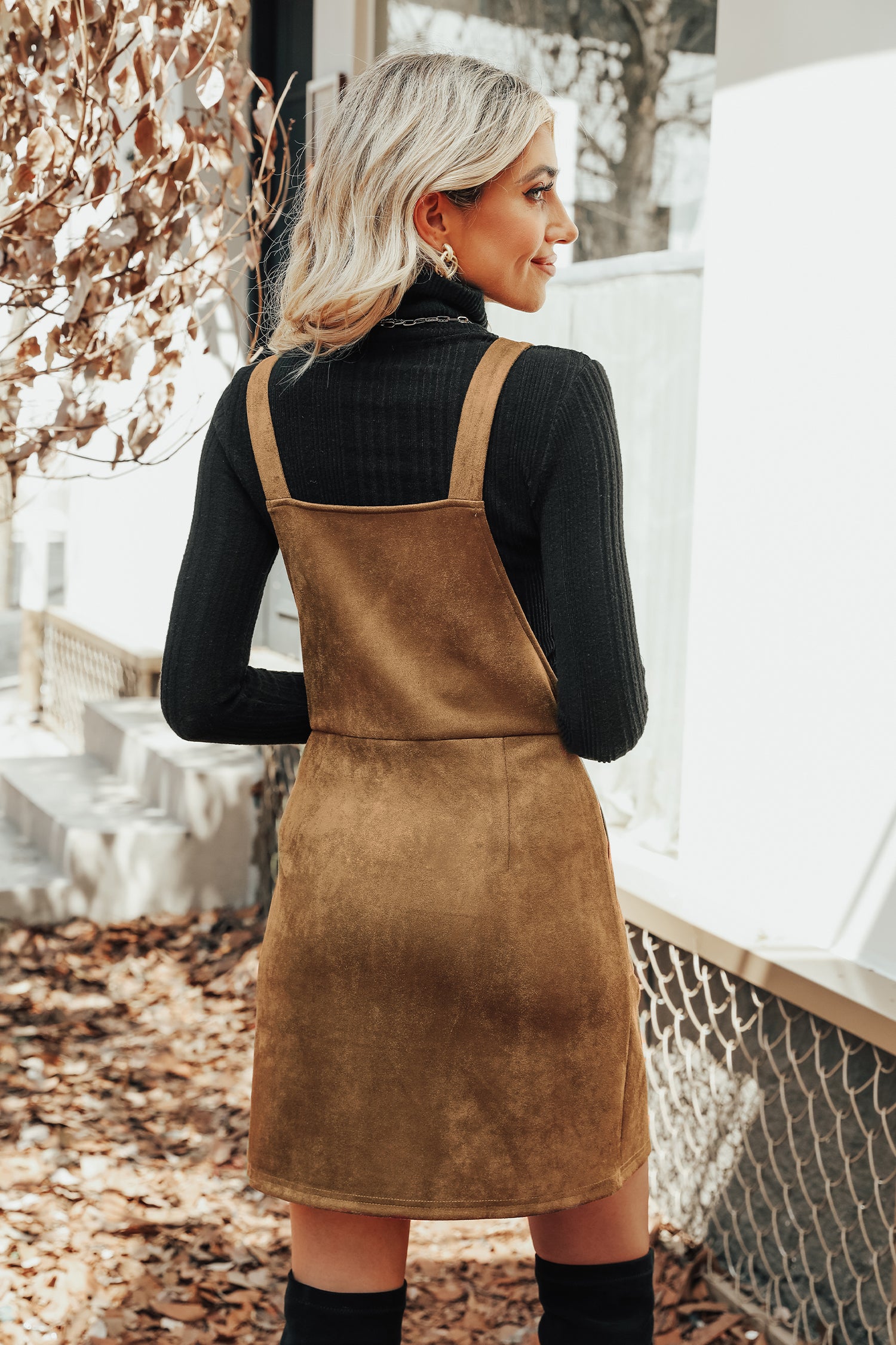 Orange Kunstlederkleid mit O-Ring-Reißverschluss