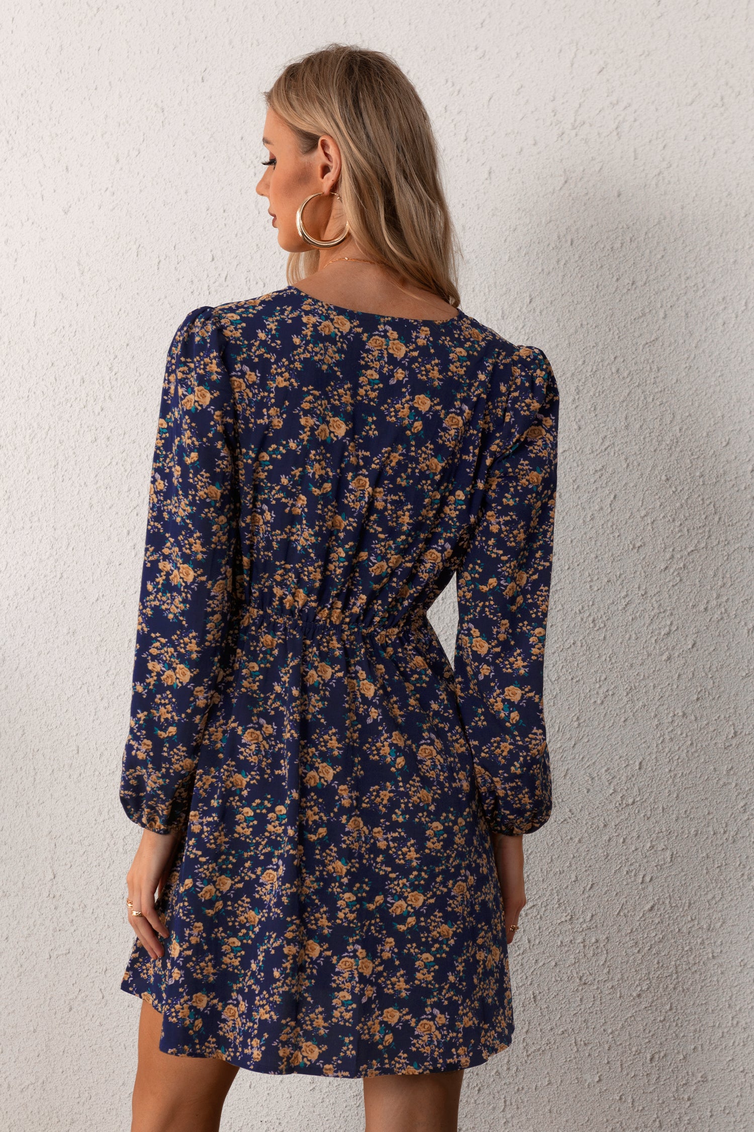 Ditsy Blumen Mini-Kleid mit Bauernärmeln