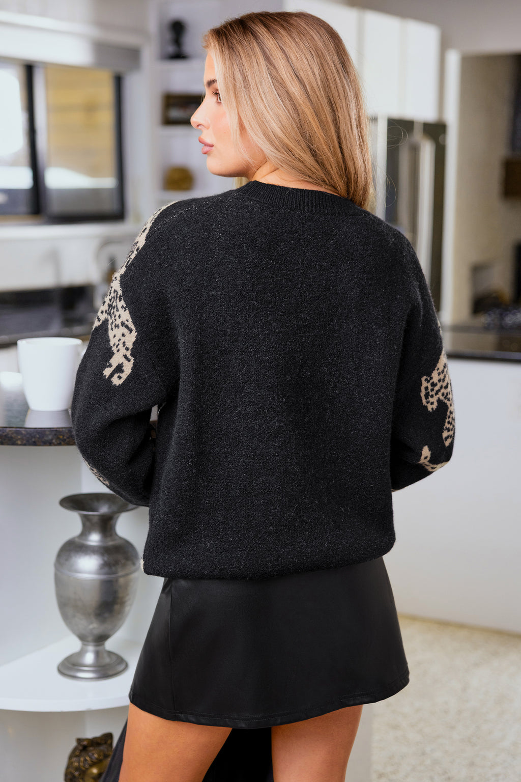 Leoprint Lockerer Rundhals-Pullover