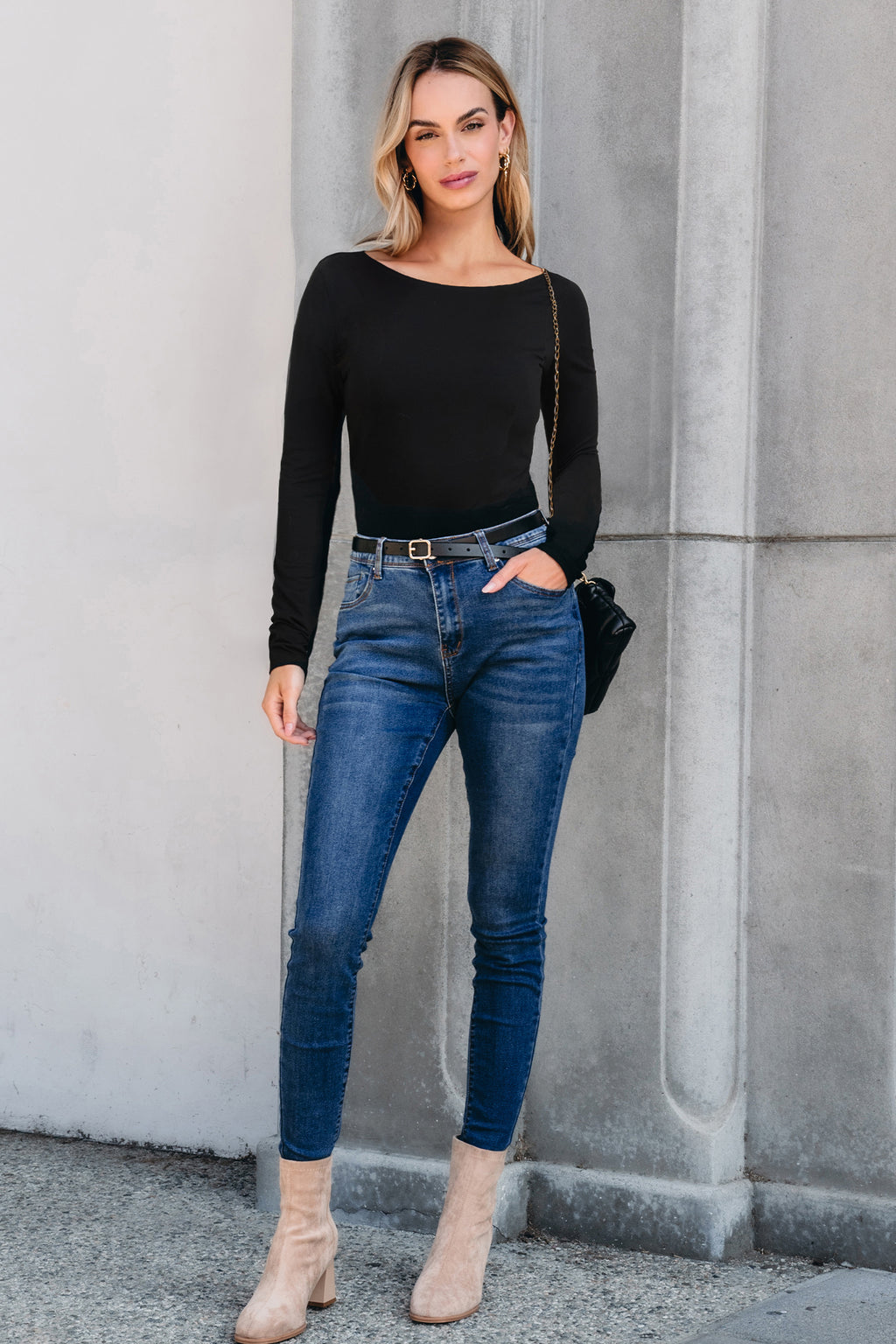 Schwarzes Jersey-Top mit Rundhalsausschnitt