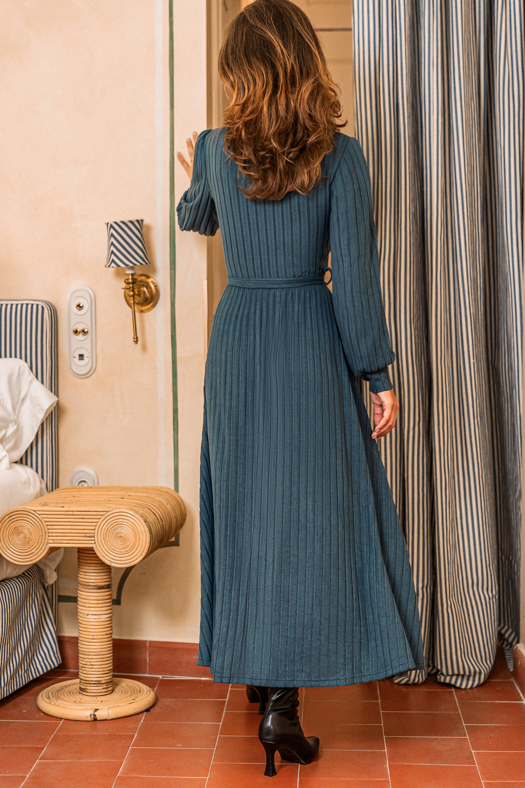 Blaues Rundhals Maxi-Strickkleid