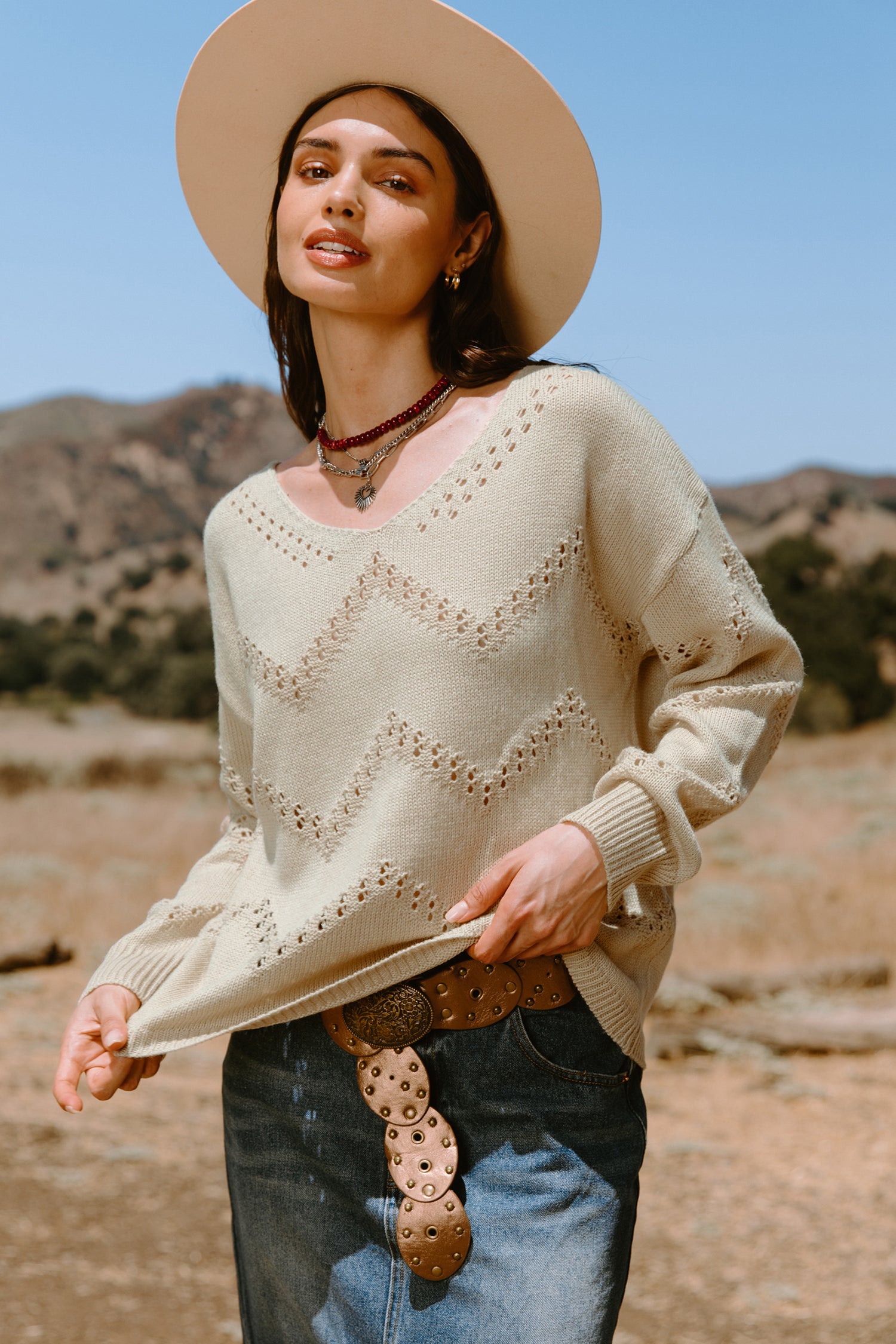 Beige Langarm-Strickoberteil mit V-Ausschnitt