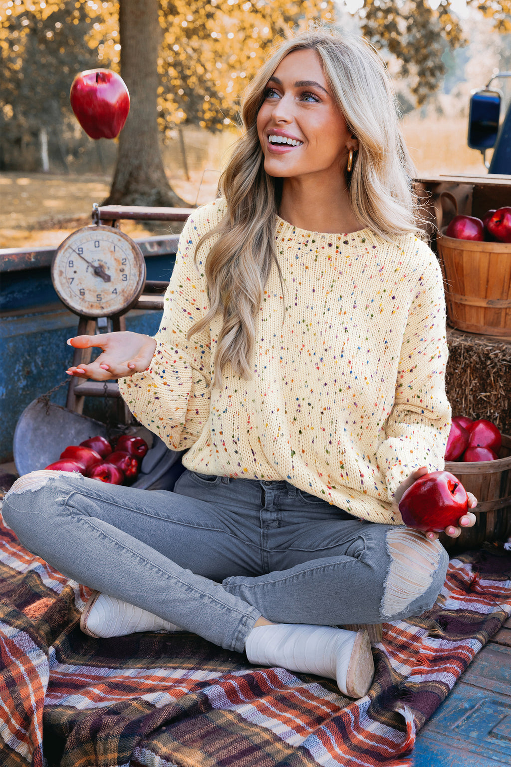 Beiger Lockerer Rundhals-Pullover
