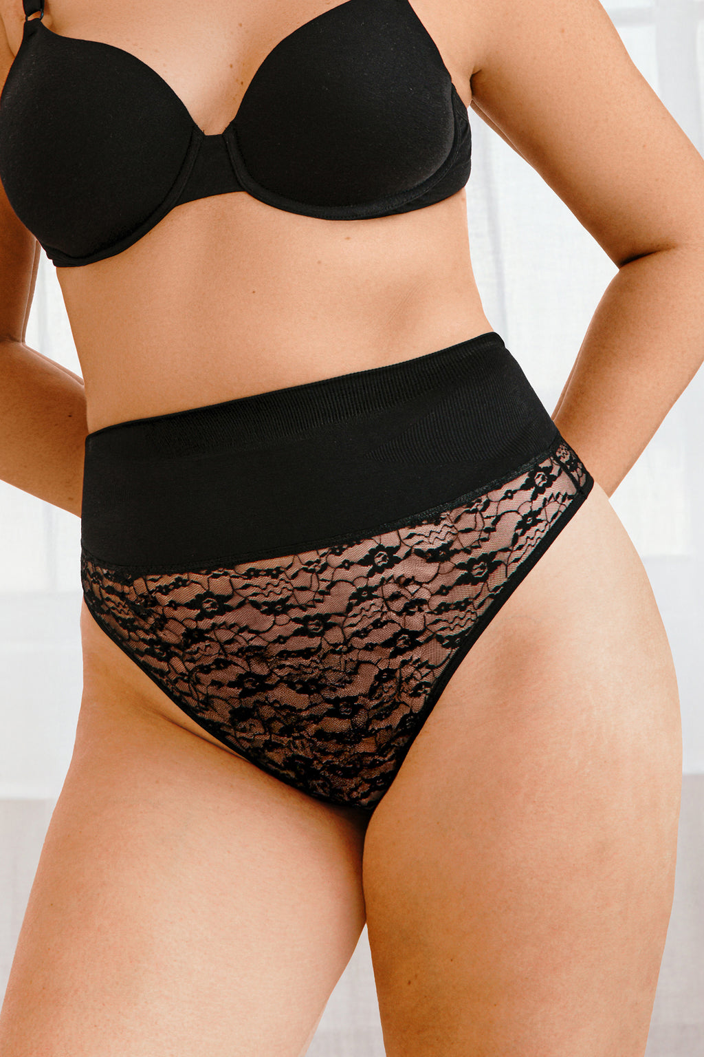 Schwarzer Spitze-Shapewear-Slip