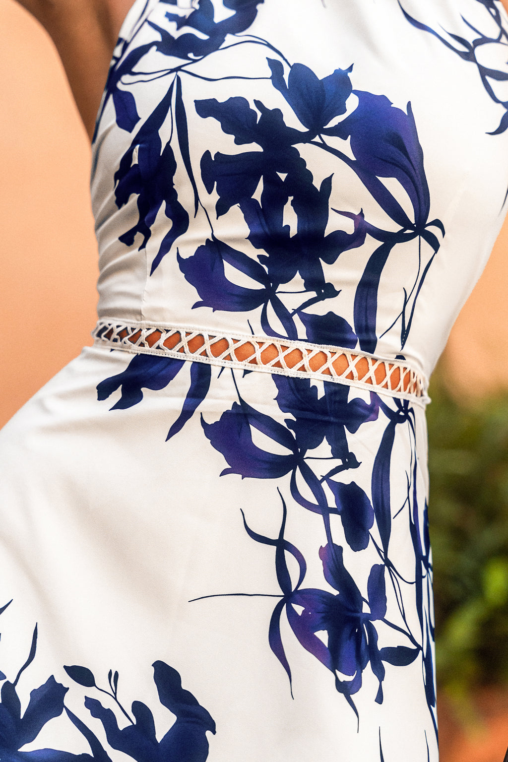 Hoher Ausschnitt Maxikleid mit Blumenmuster