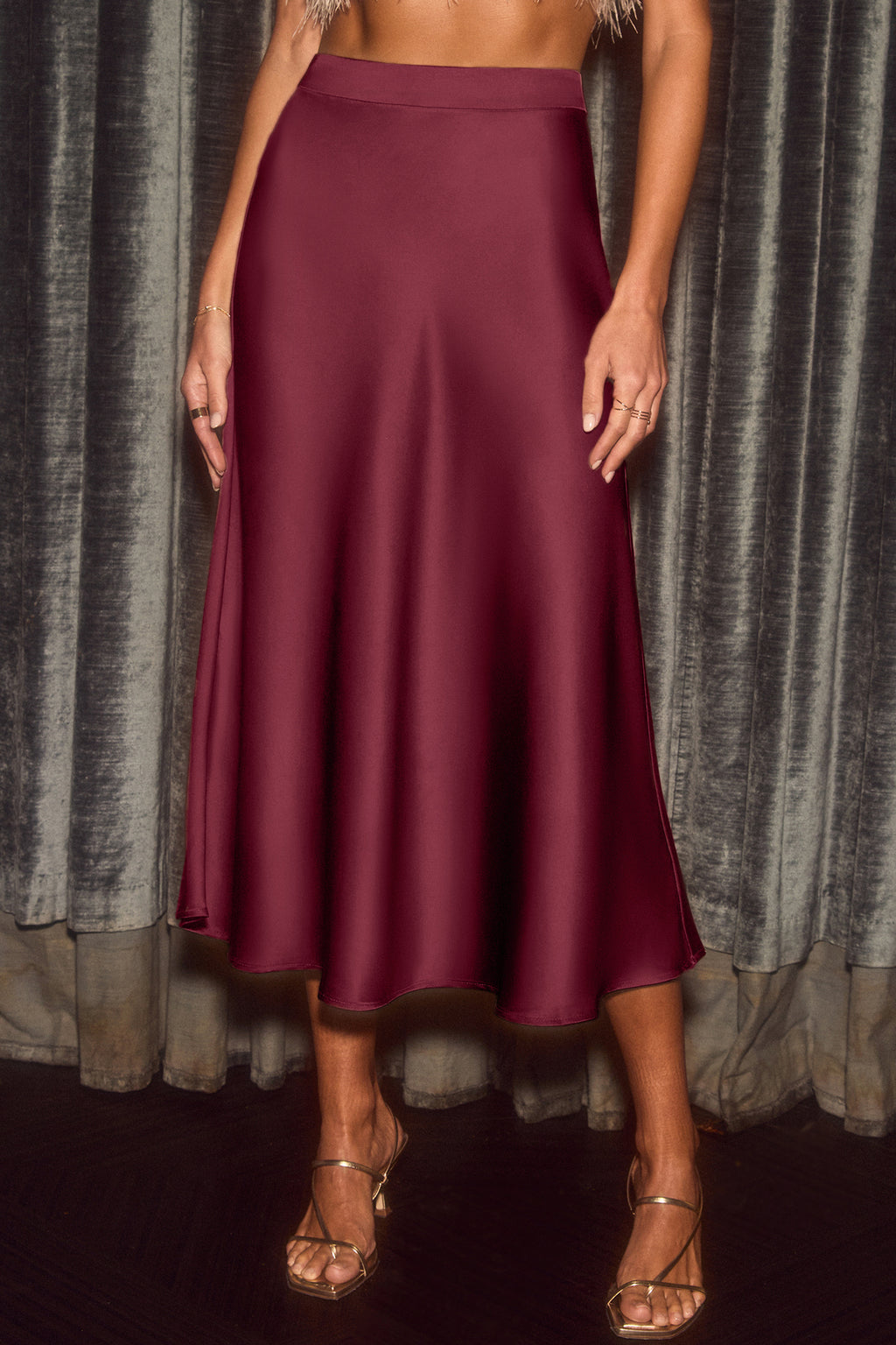 Roter Midi-Satinrock