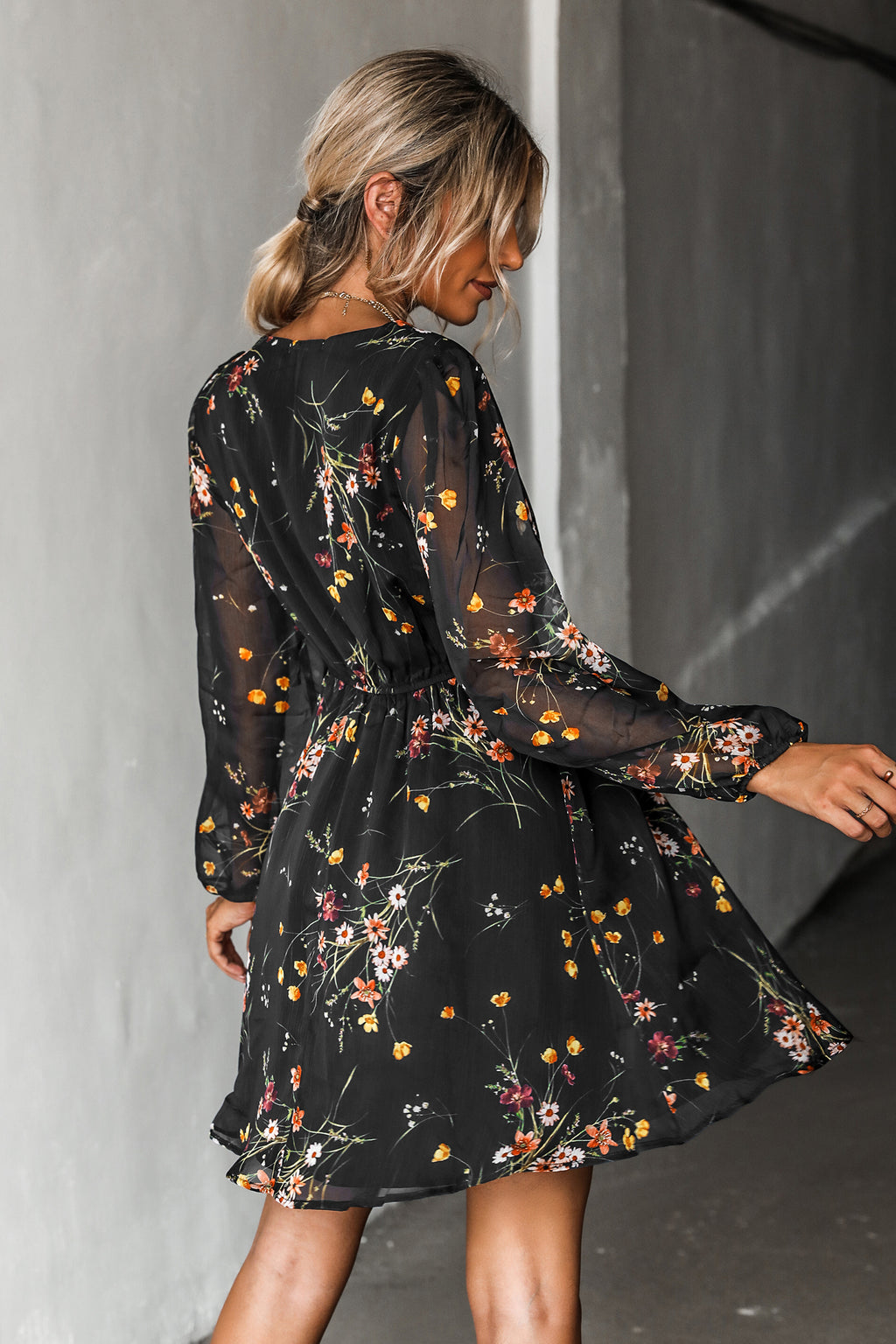 Lange Ärmel Mini-Wickelkleid mit Blumenmuster