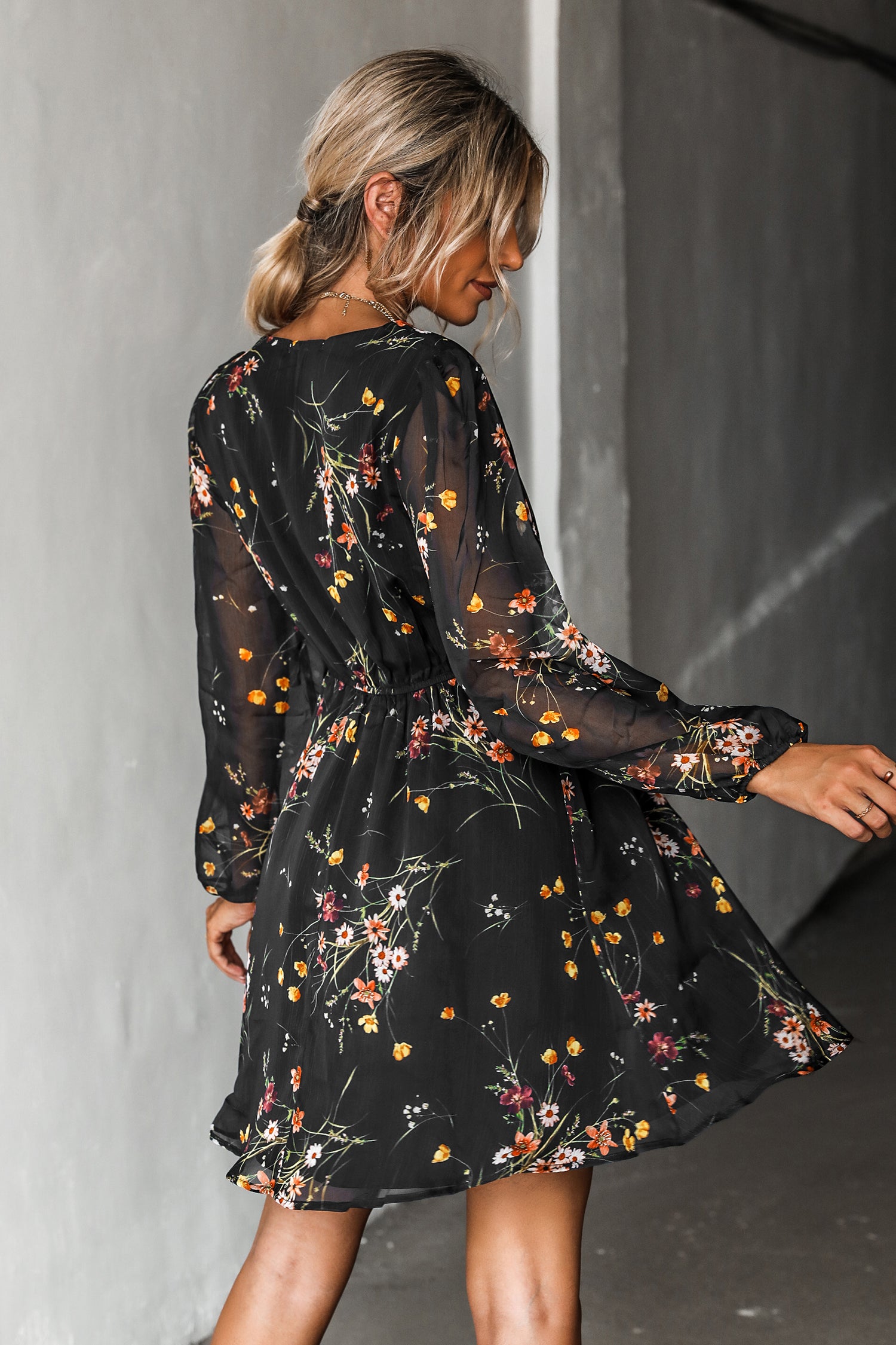 Lange Ärmel Mini-Wickelkleid mit Blumenmuster