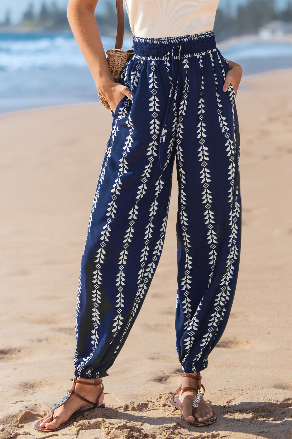 Marineblaue Boho-Strandhose mit konischem Schnitt