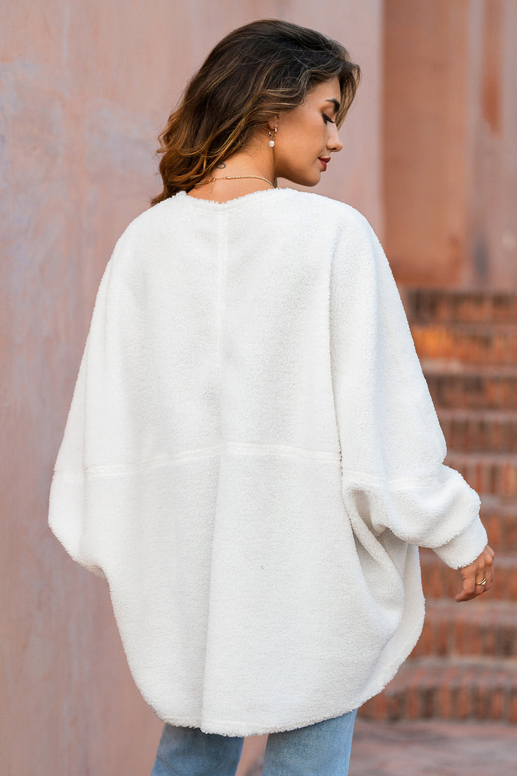 Weiße Jacke mit Fledermausärmeln