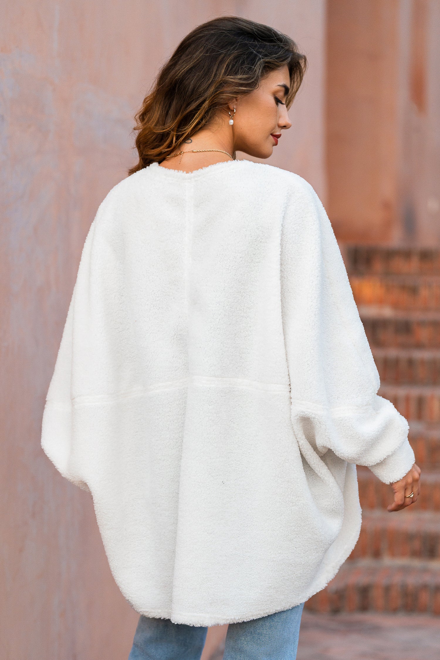 Weiße Jacke mit Fledermausärmeln