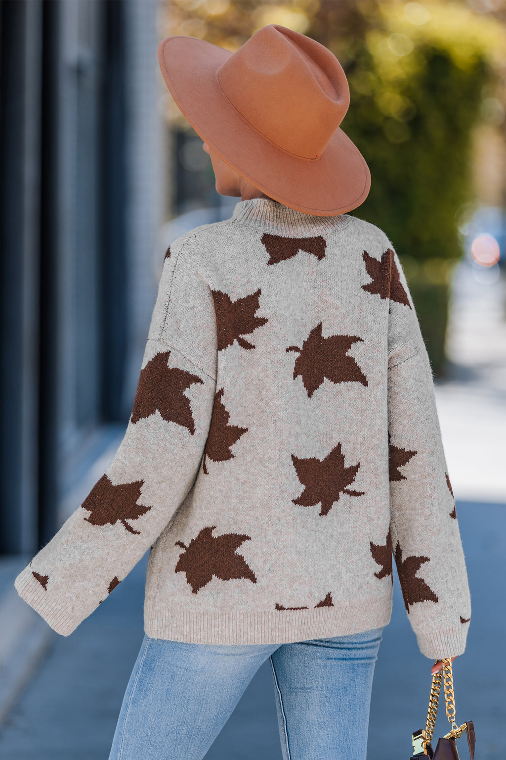 Neutraler Pullover mit Sternenmuster
