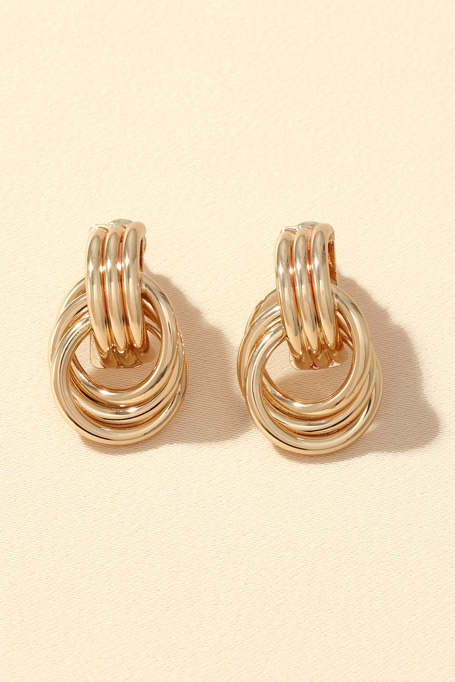 Goldfarbene elegante Ohrringe