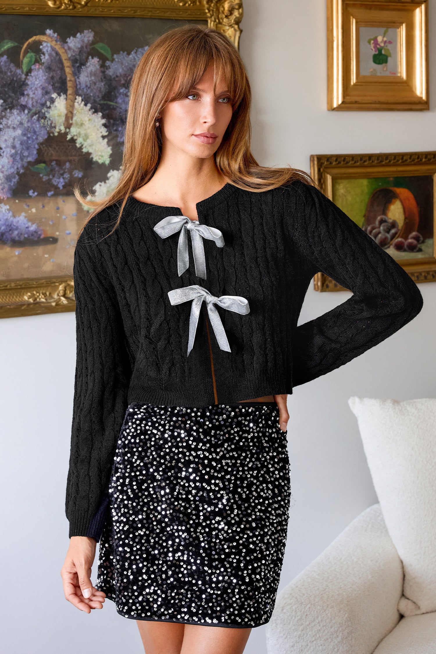Schwarze Strickjacke mit Schleifen vorne