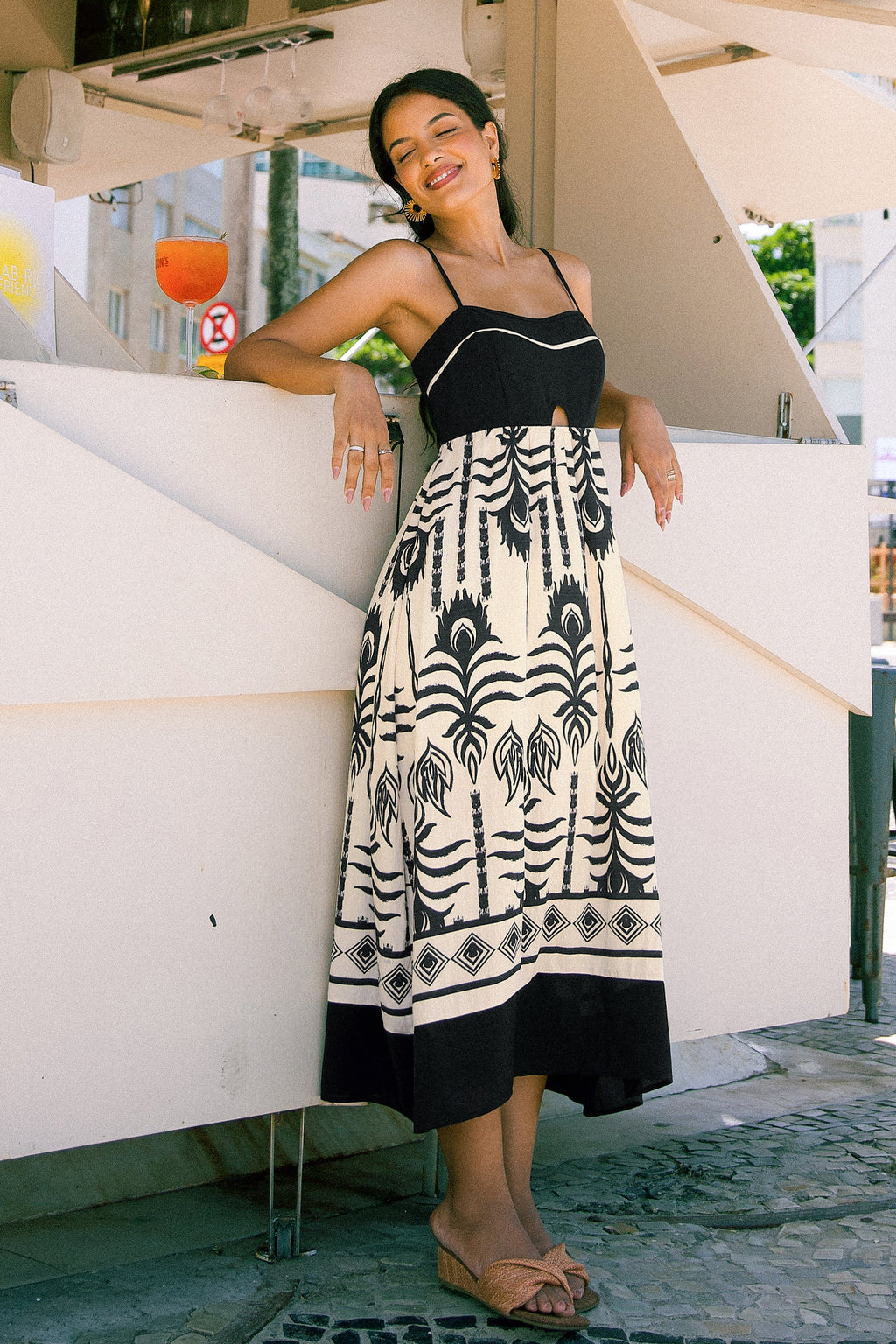 Ärmelloses Midi-Strandkleid im Ethno-Stil