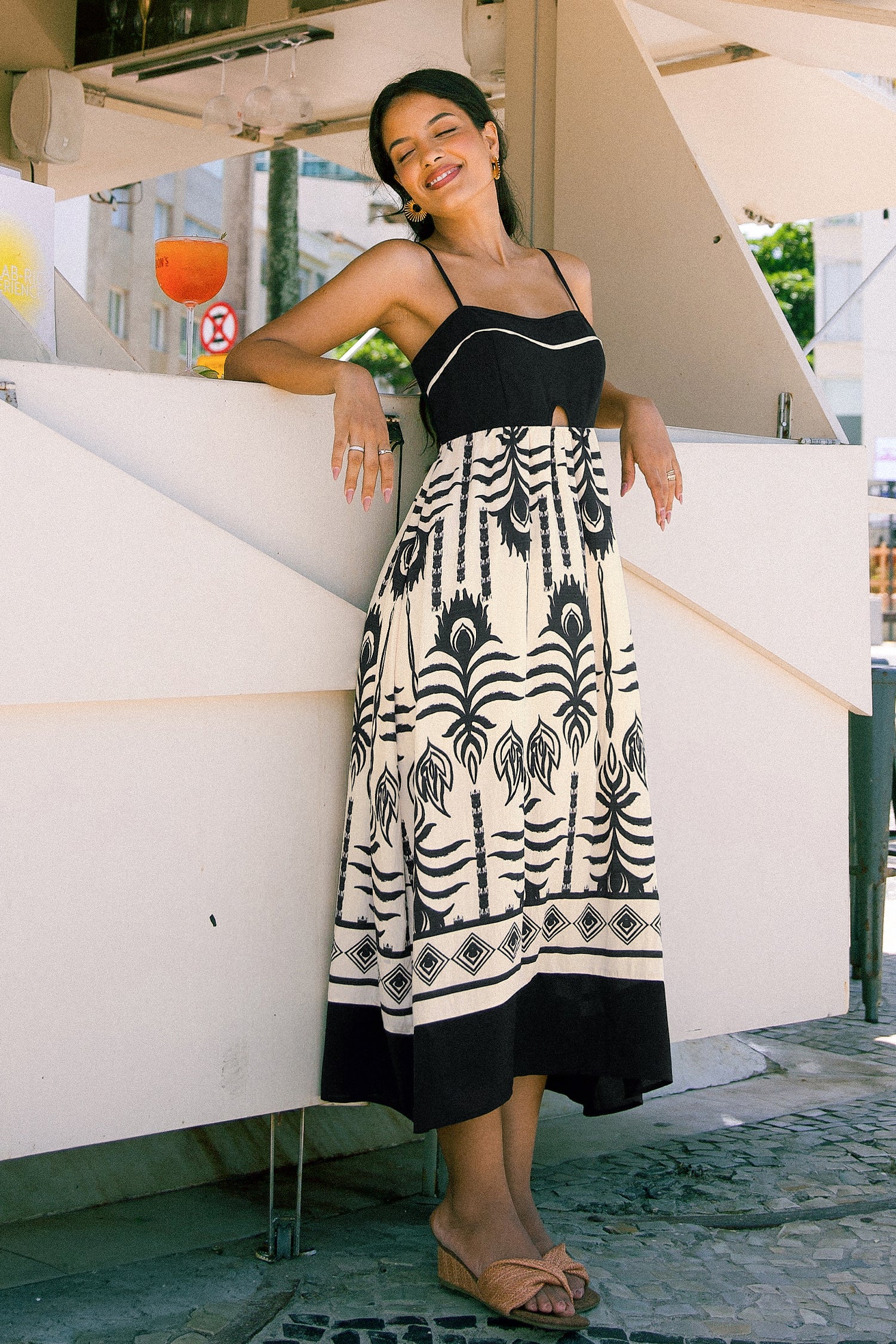 Ärmelloses Midi-Strandkleid im Ethno-Stil