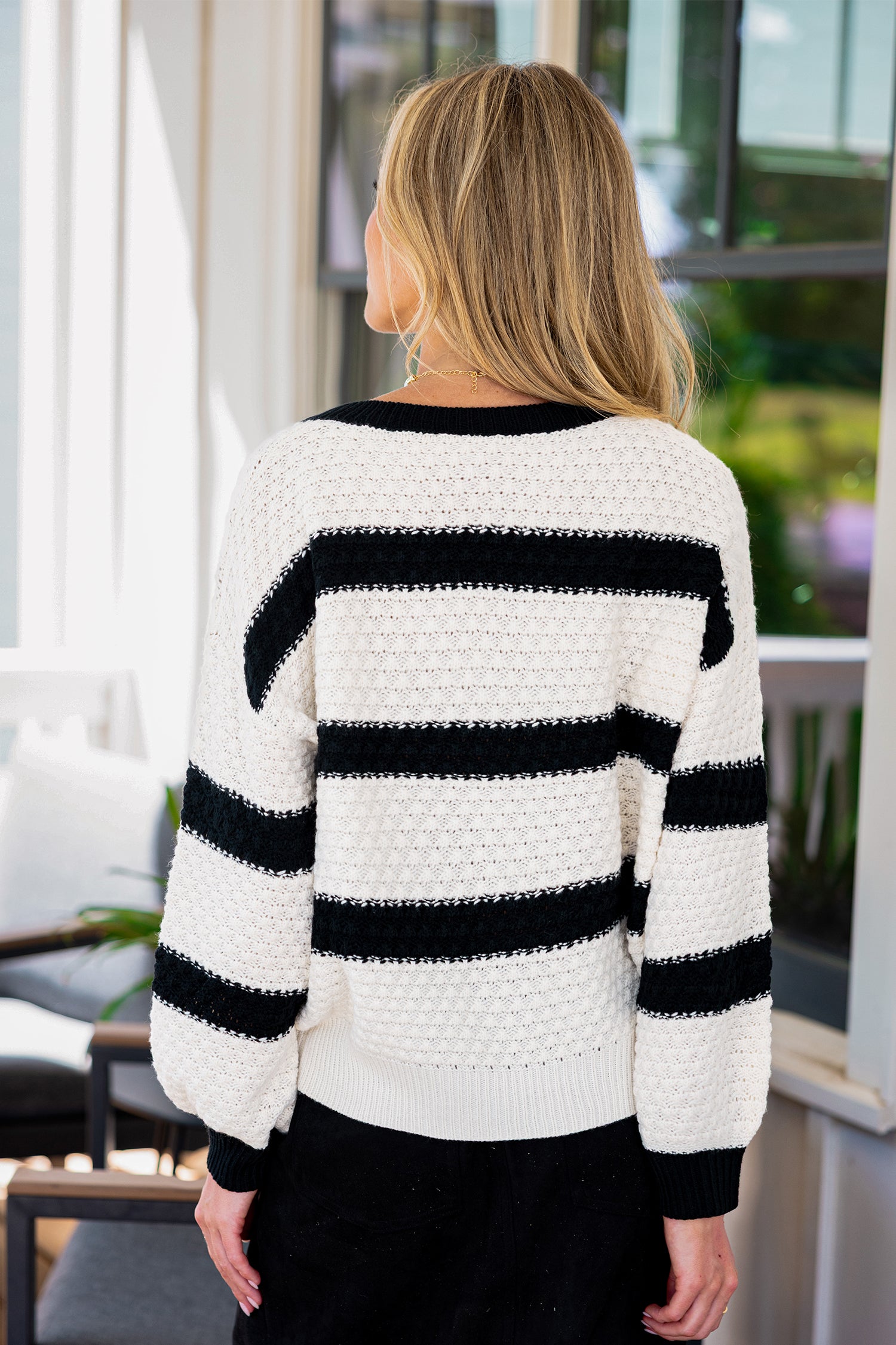 Gestreifter V-Ausschnitt Pullover