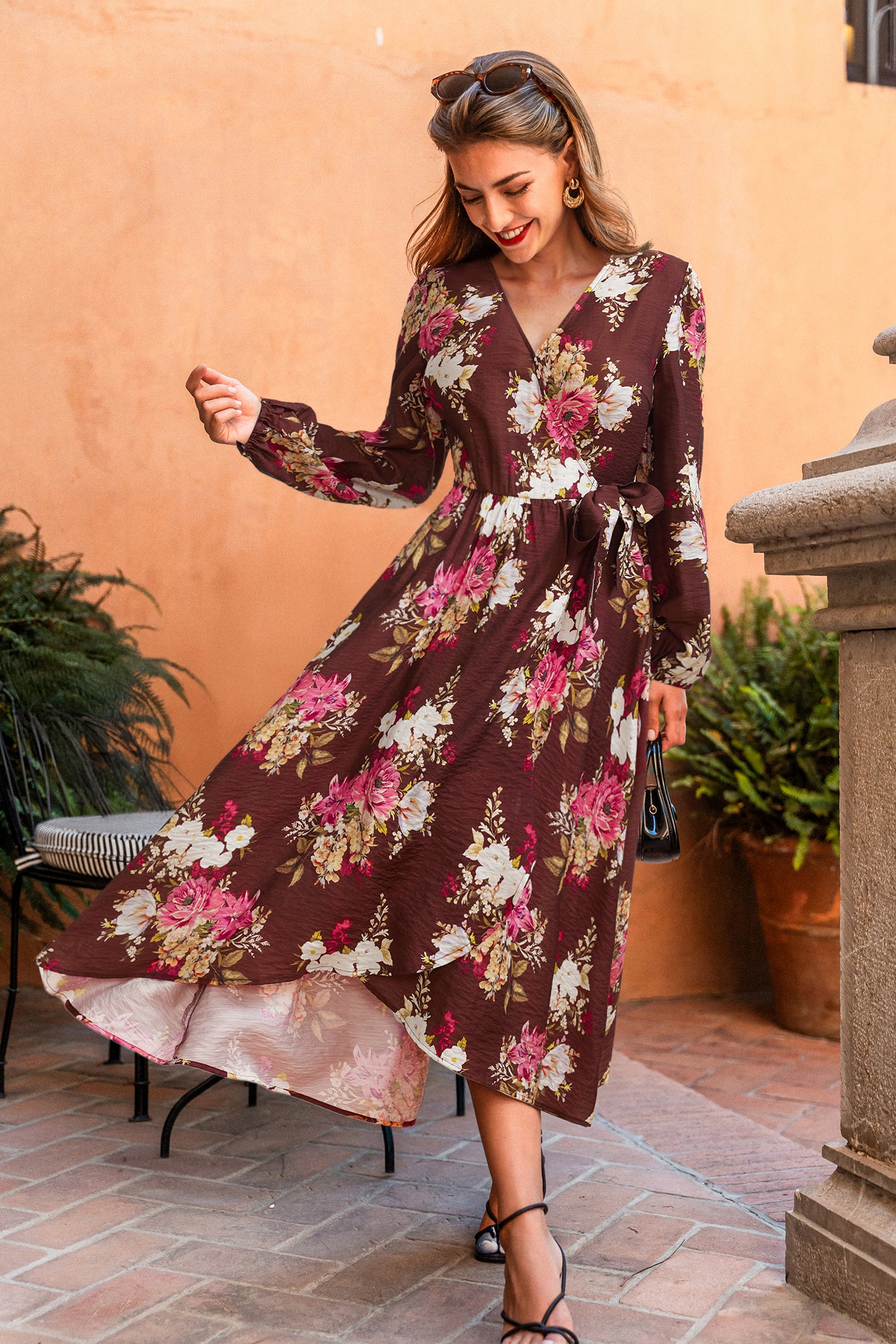Braunes Geblümtes Langarm Midi-Wickelkleid
