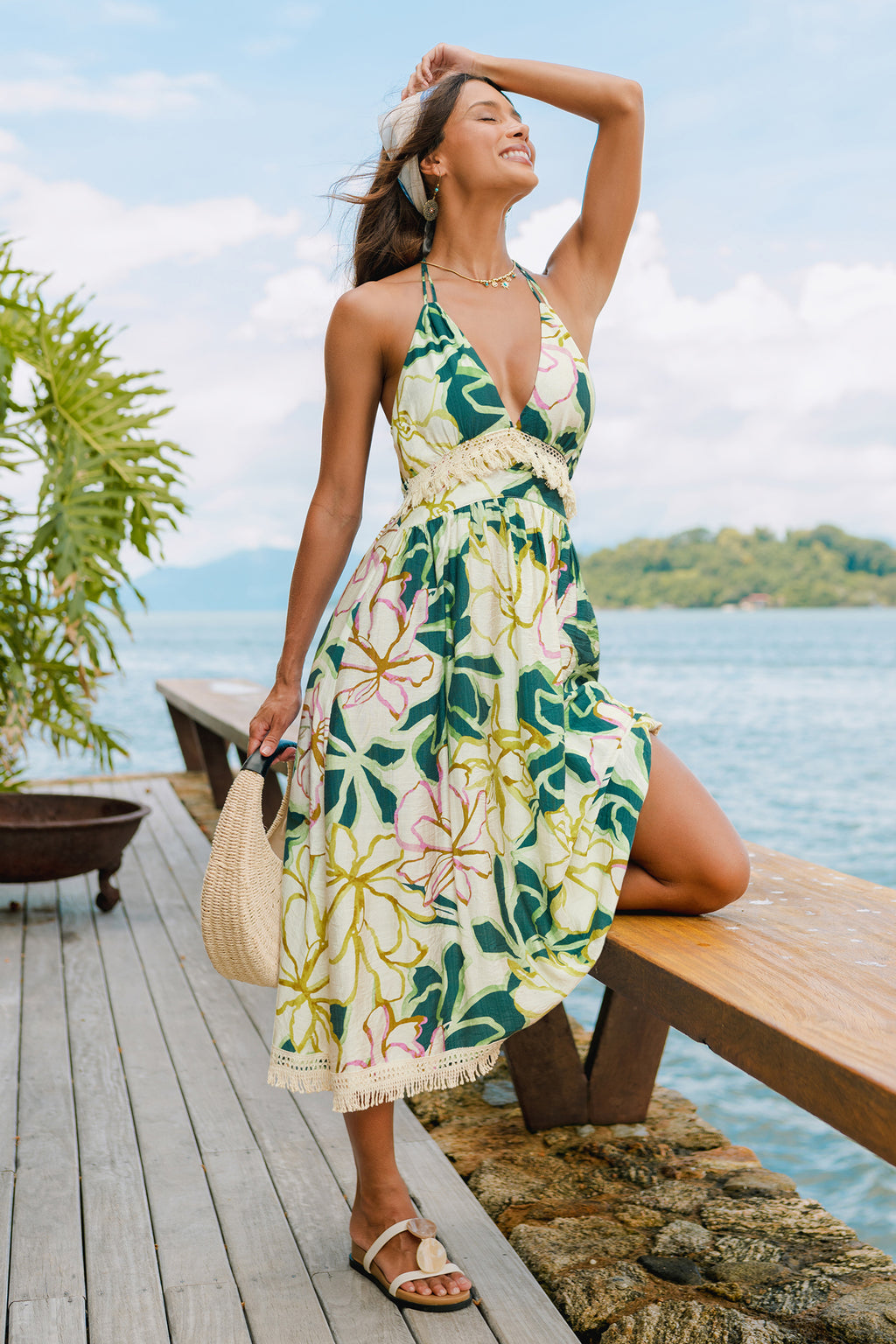 Geblümtes Maxi-Strandkleid mit tiefem Ausschnitt