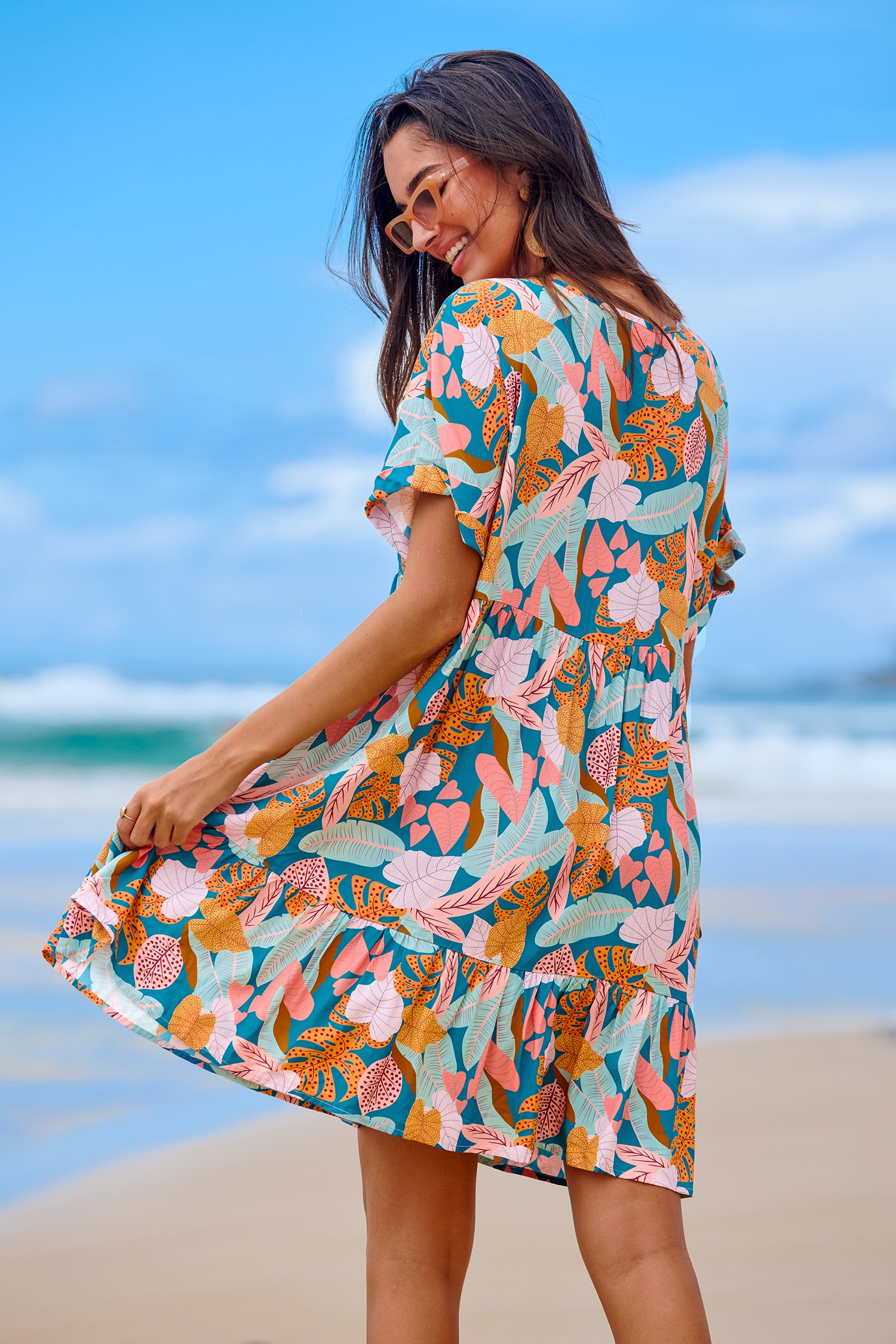 Minikleid mit kurzen Ärmeln