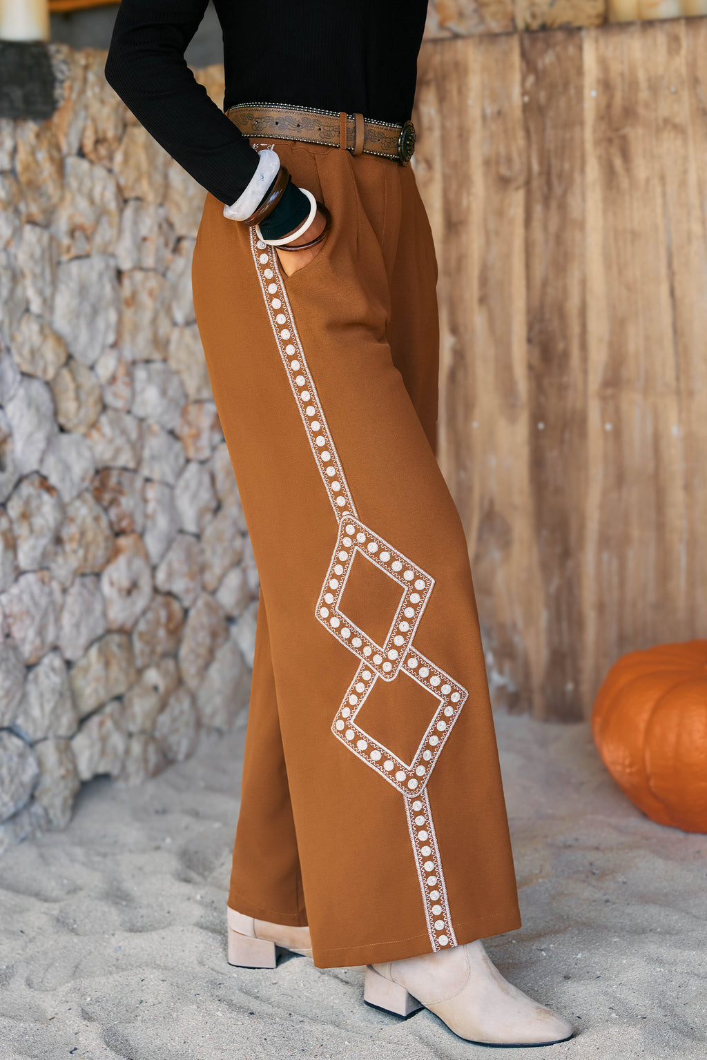 Braune Hose mit Gürtelschlaufen